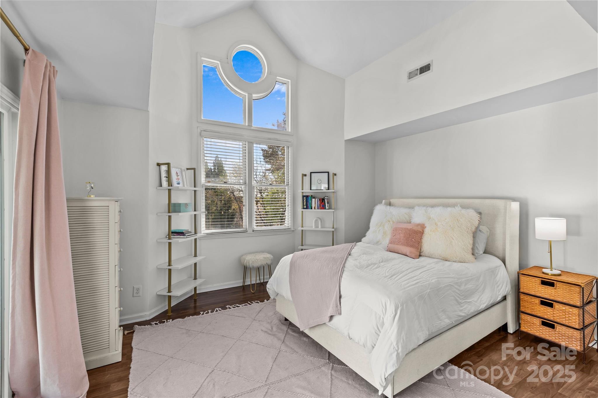 2719 Selwyn Avenue Unit: 24