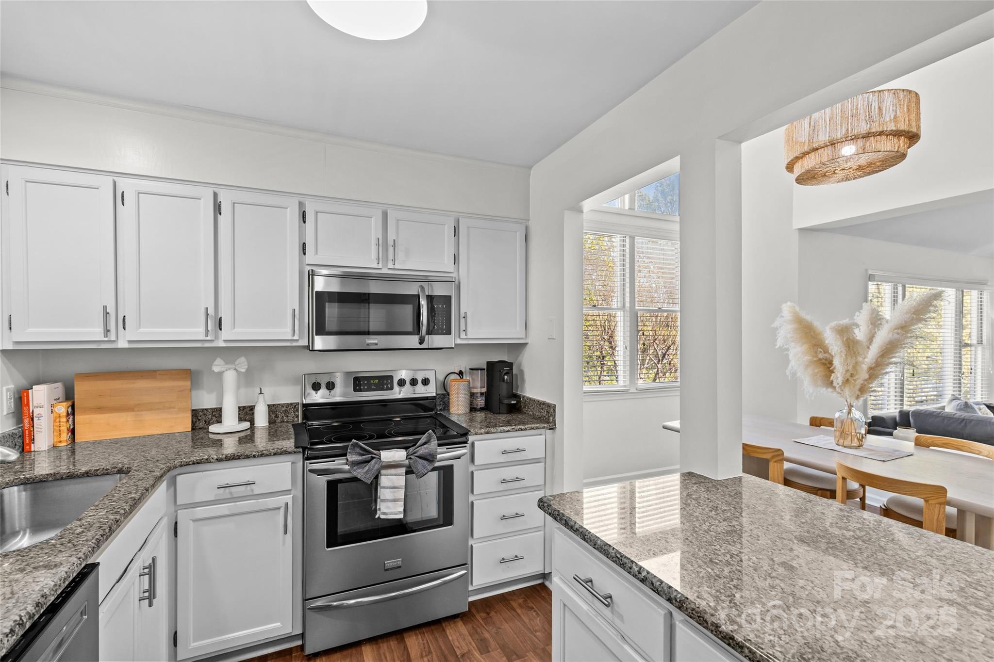 2719 Selwyn Avenue Unit: 24