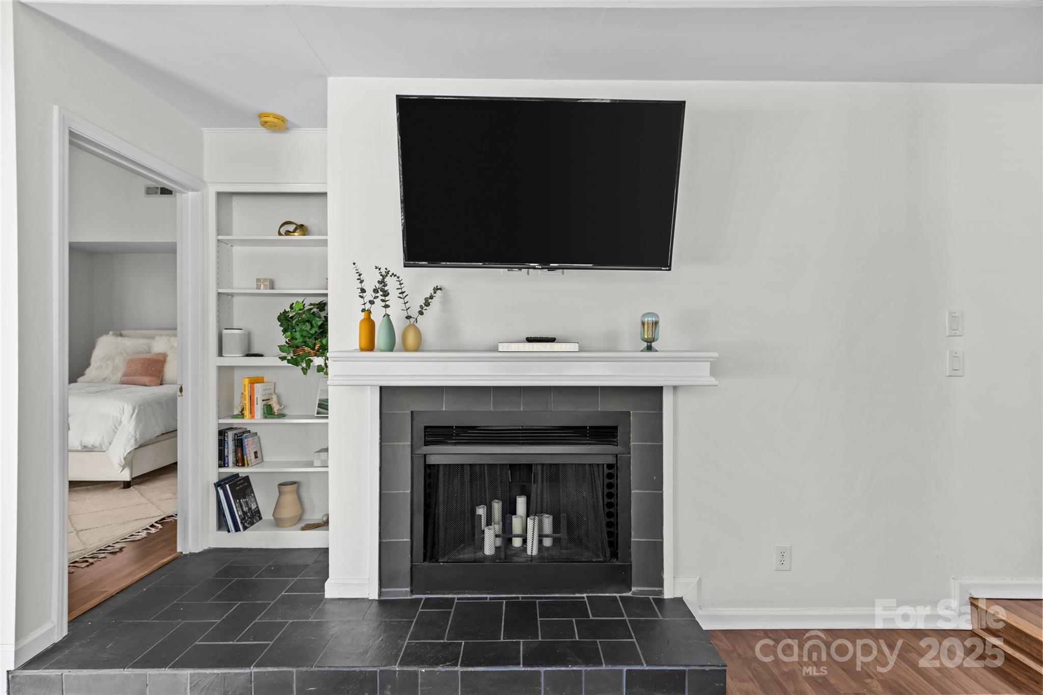 2719 Selwyn Avenue Unit: 24