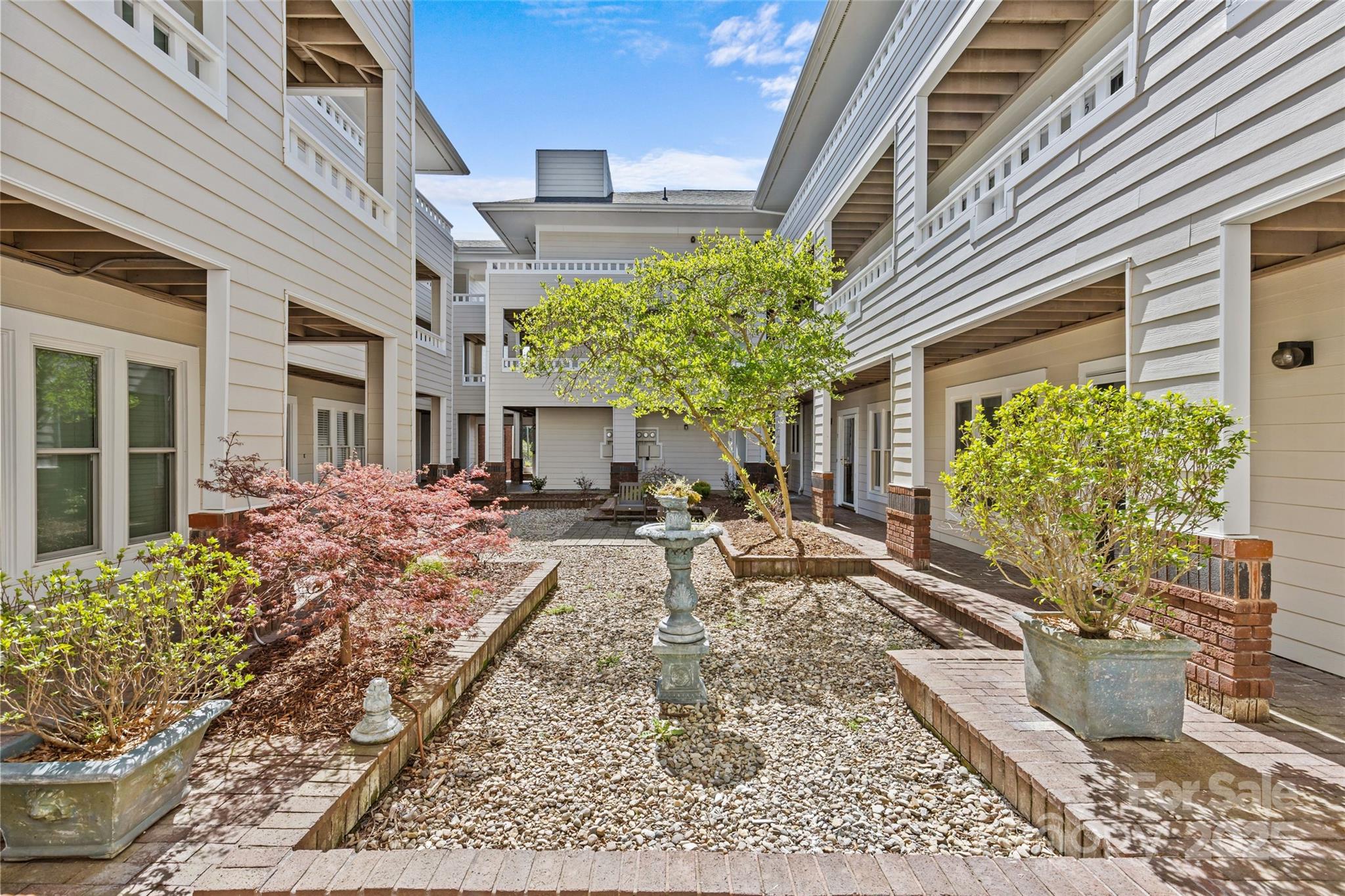 2719 Selwyn Avenue Unit: 24