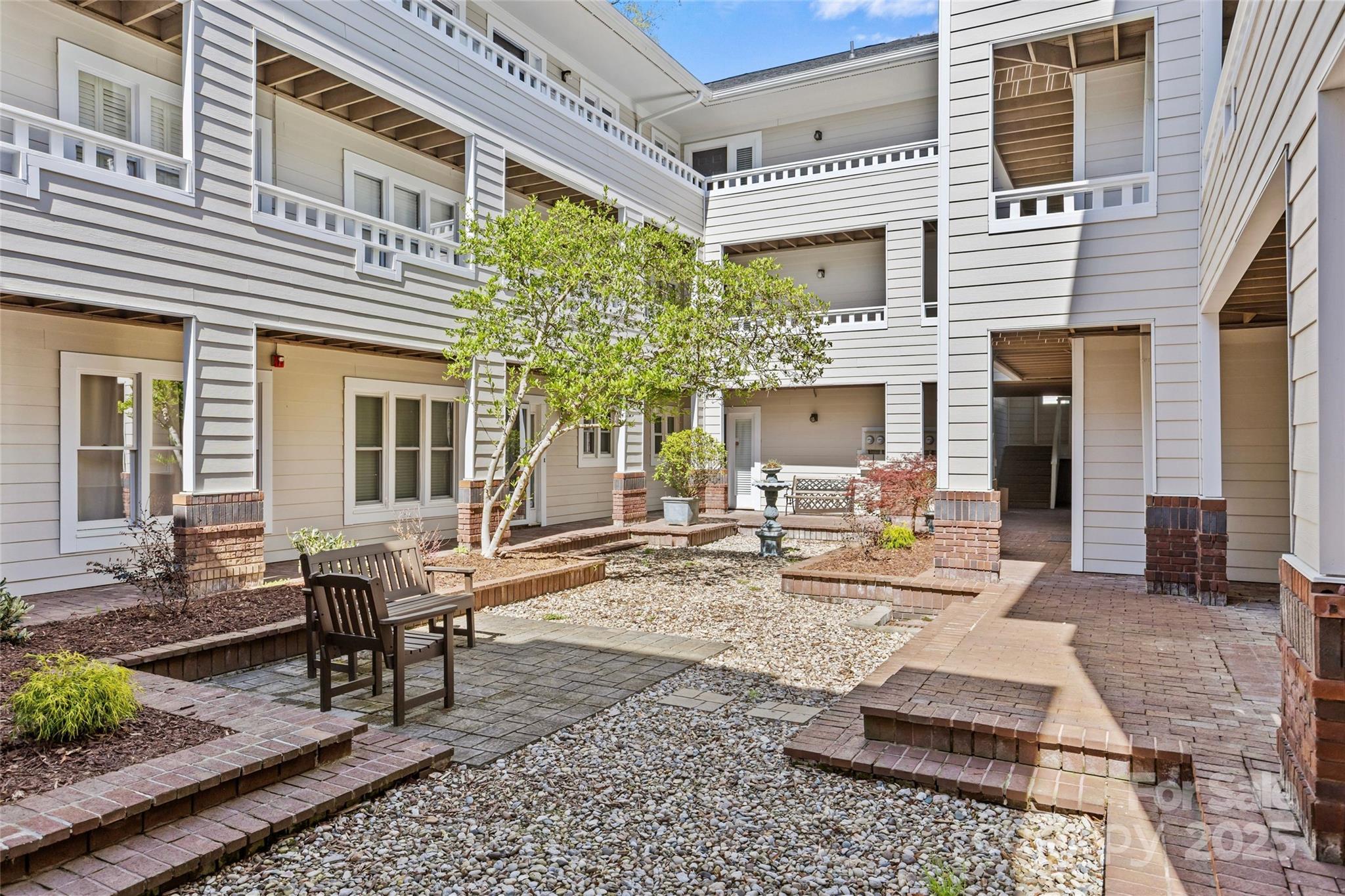 2719 Selwyn Avenue Unit: 24