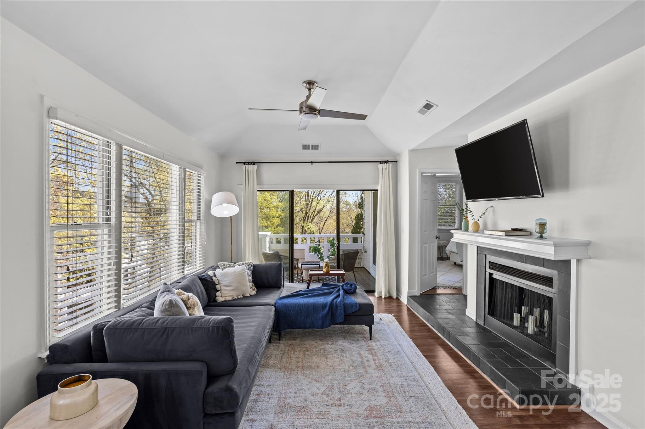 2719 Selwyn Avenue Unit: 24