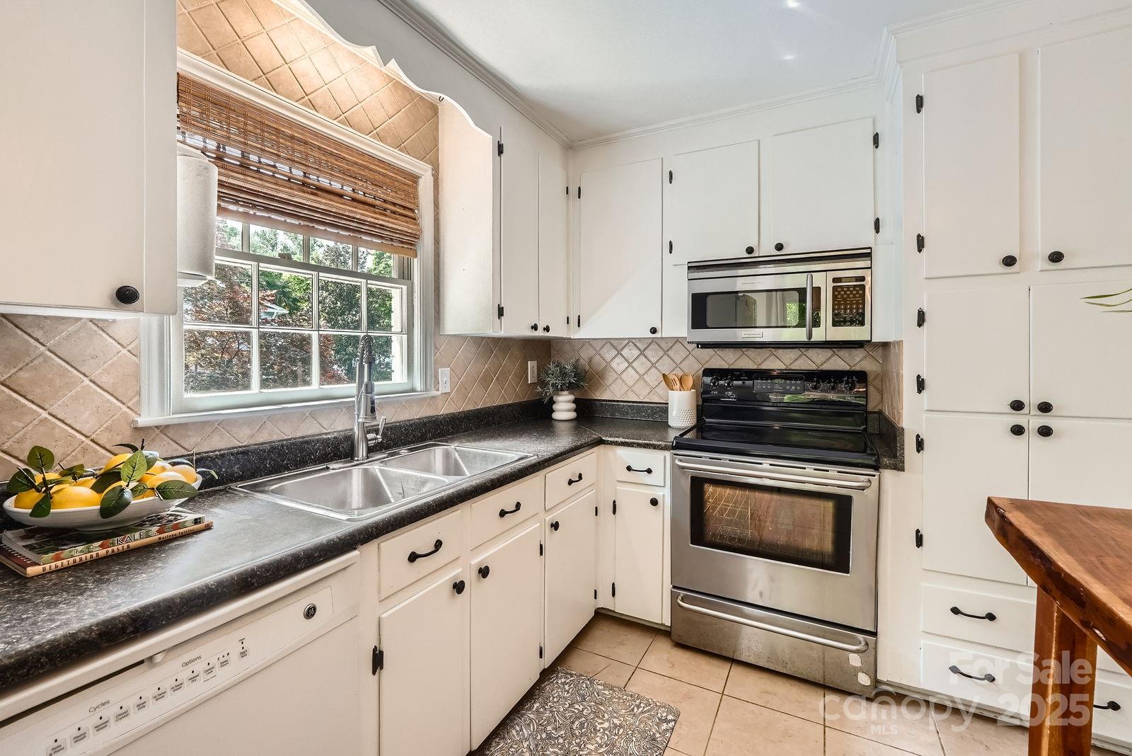 2144 Shadyview Drive