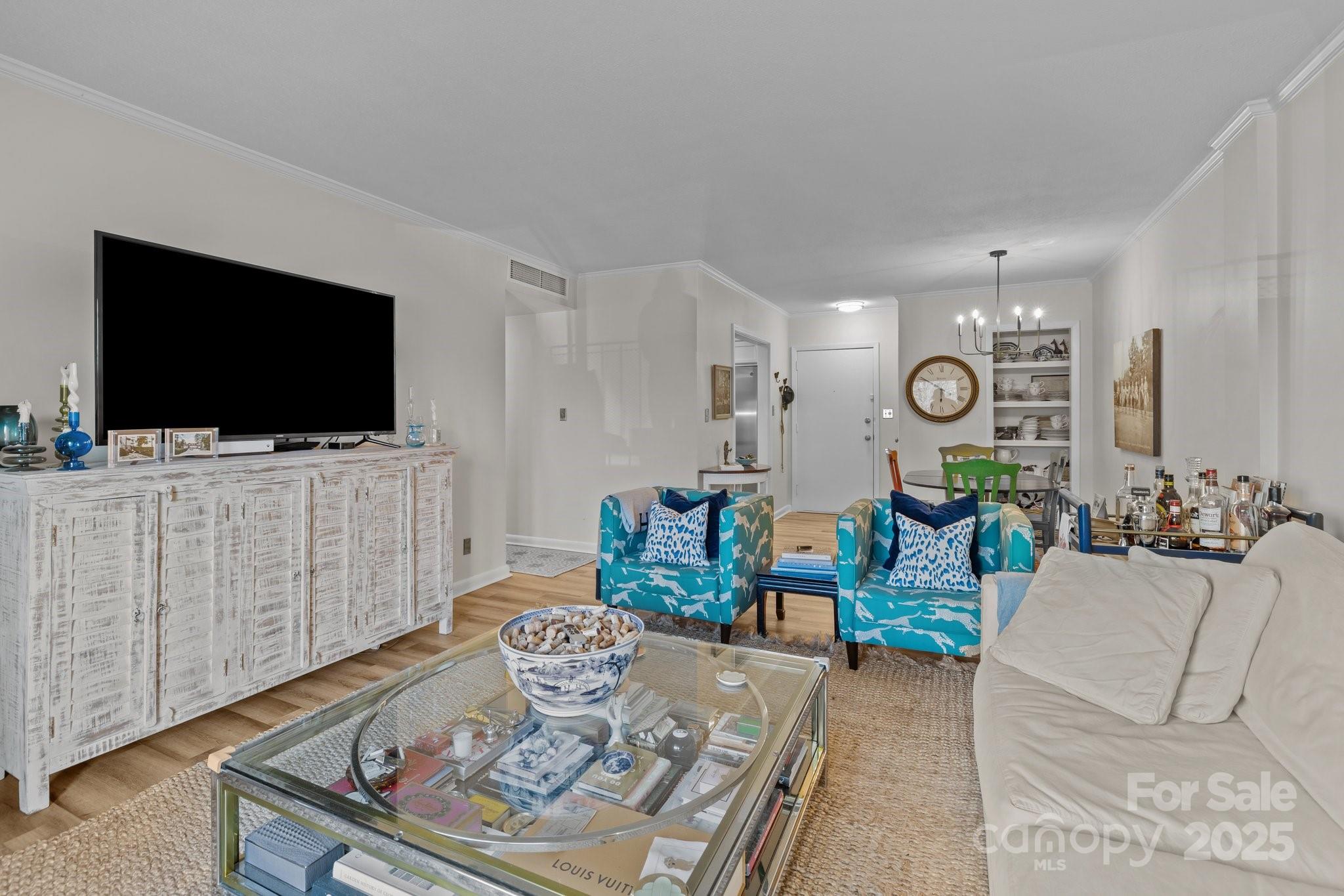 2503 Roswell Avenue Unit: 208