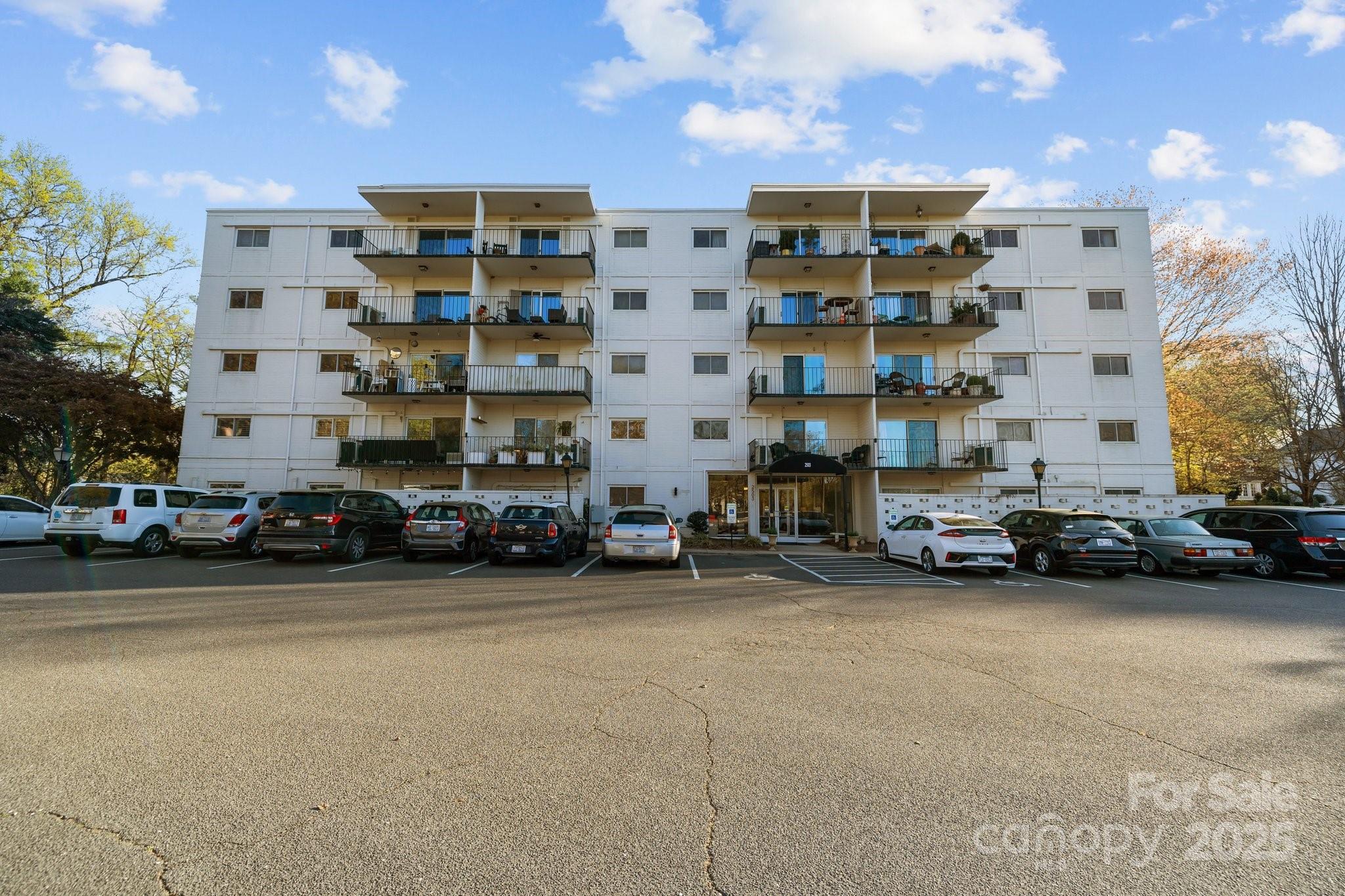 2503 Roswell Avenue Unit: 208
