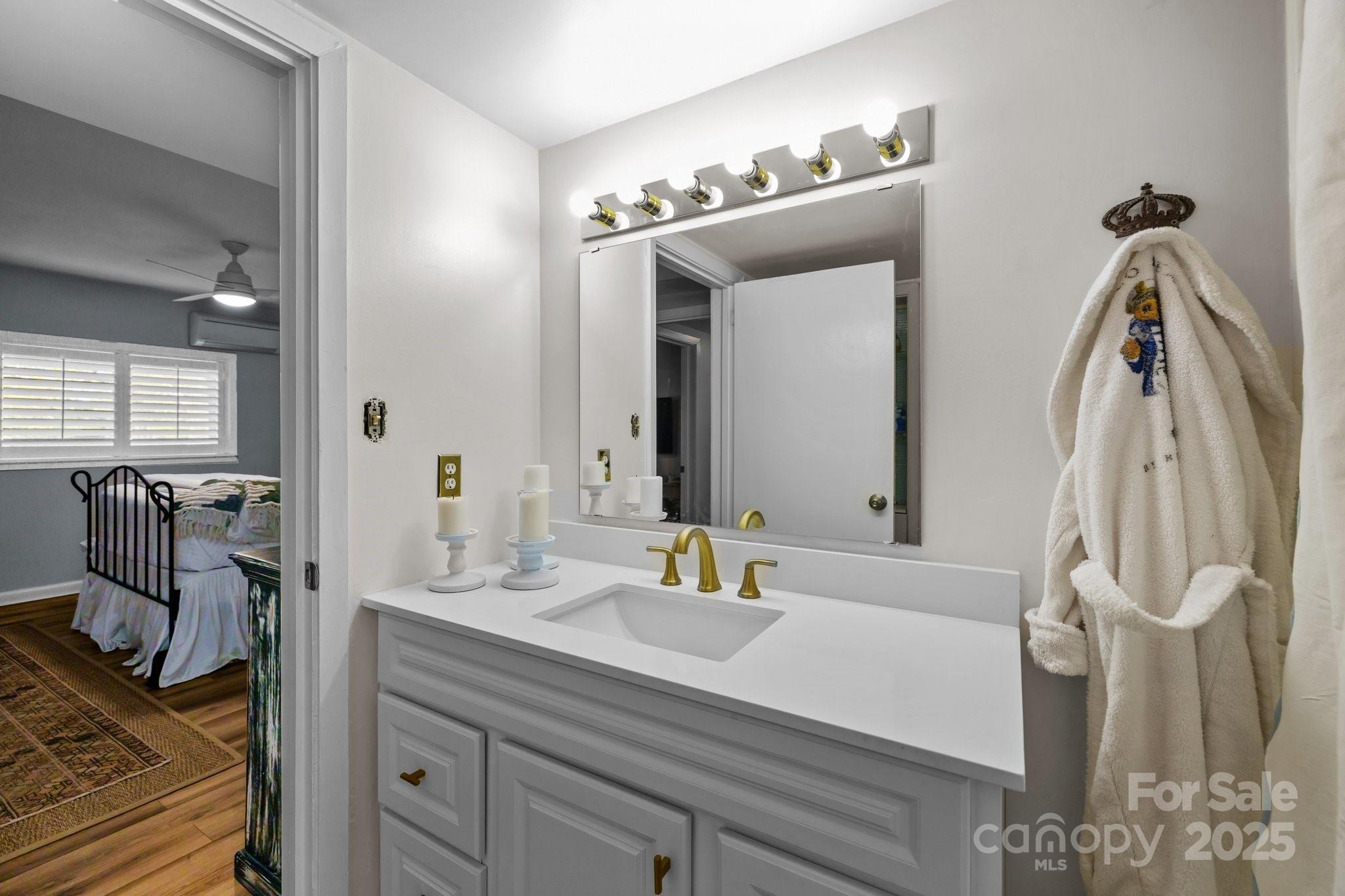2503 Roswell Avenue Unit: 208