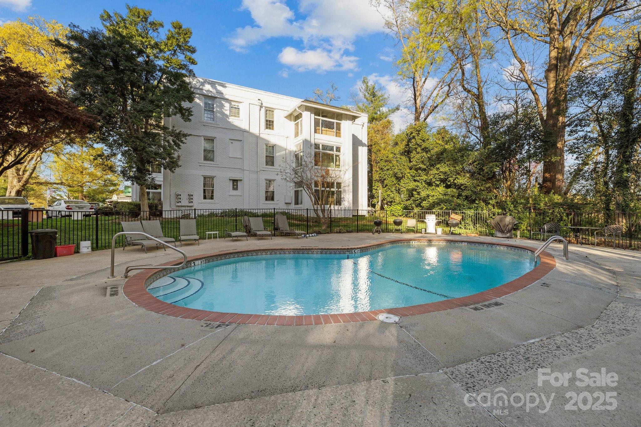 2503 Roswell Avenue Unit: 208