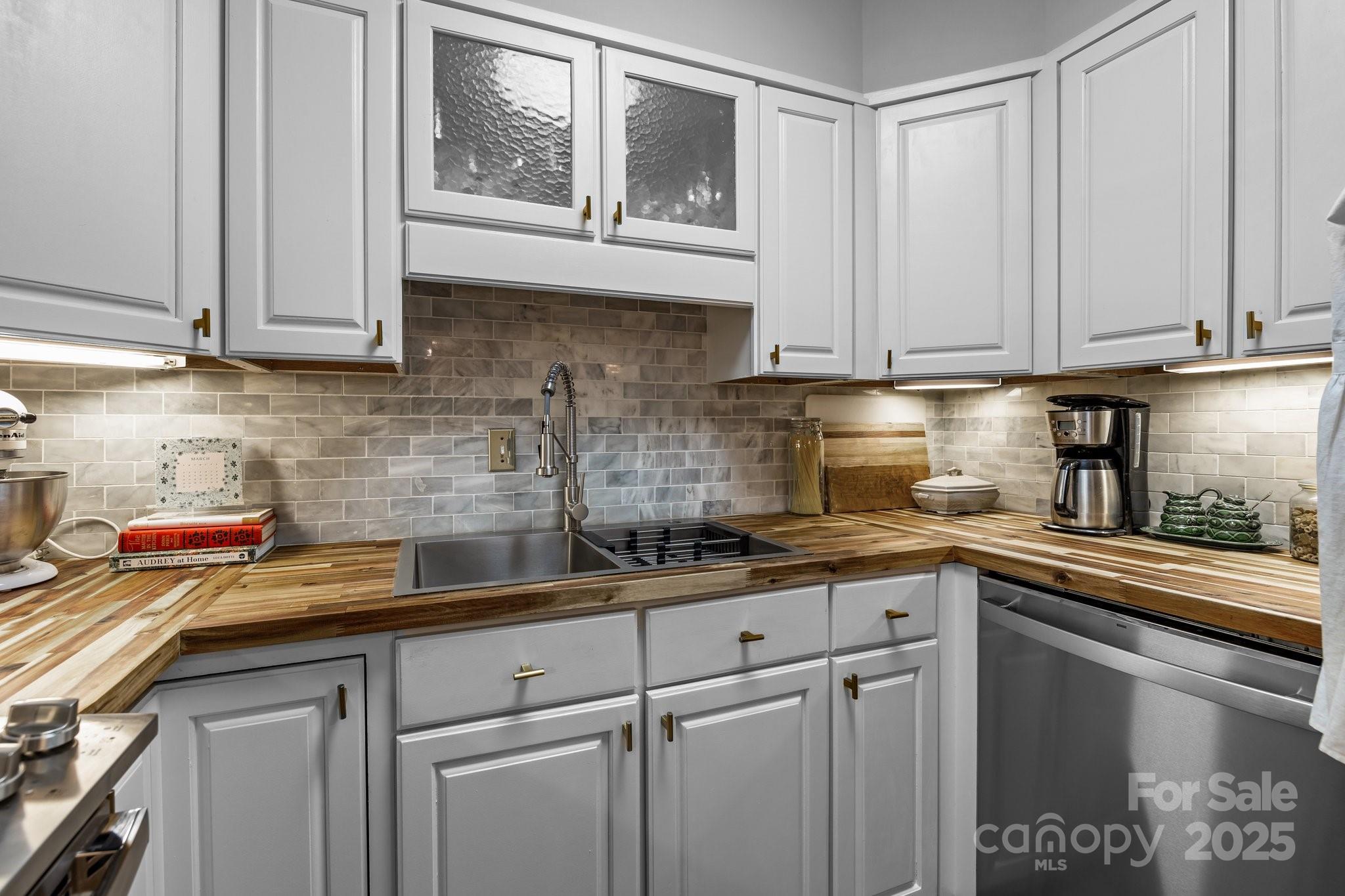 2503 Roswell Avenue Unit: 208