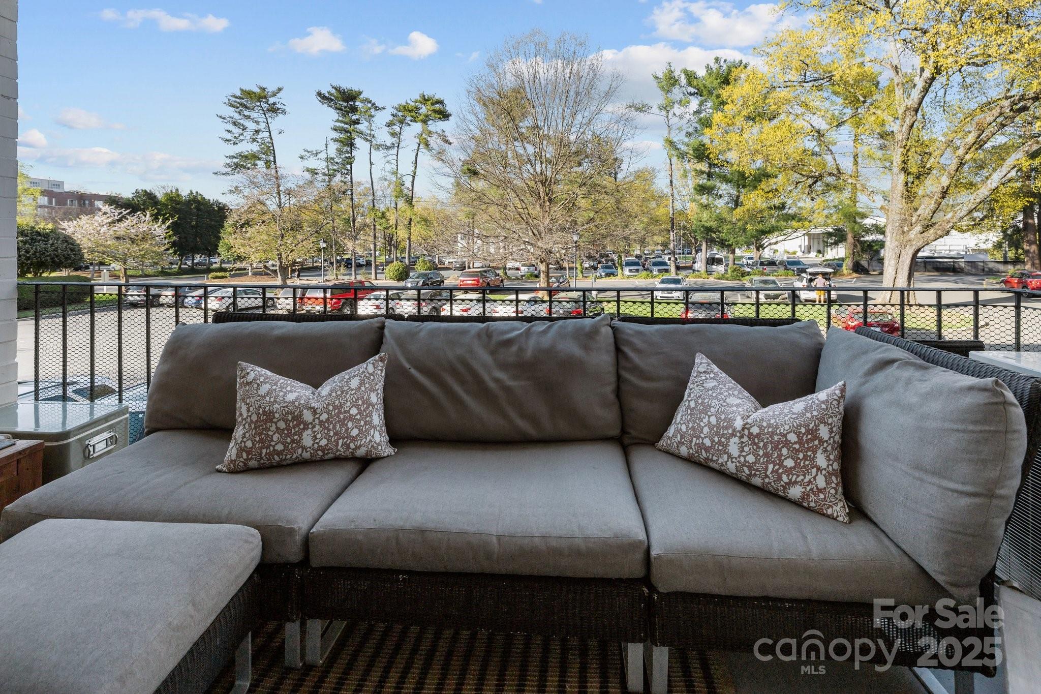 2503 Roswell Avenue Unit: 208