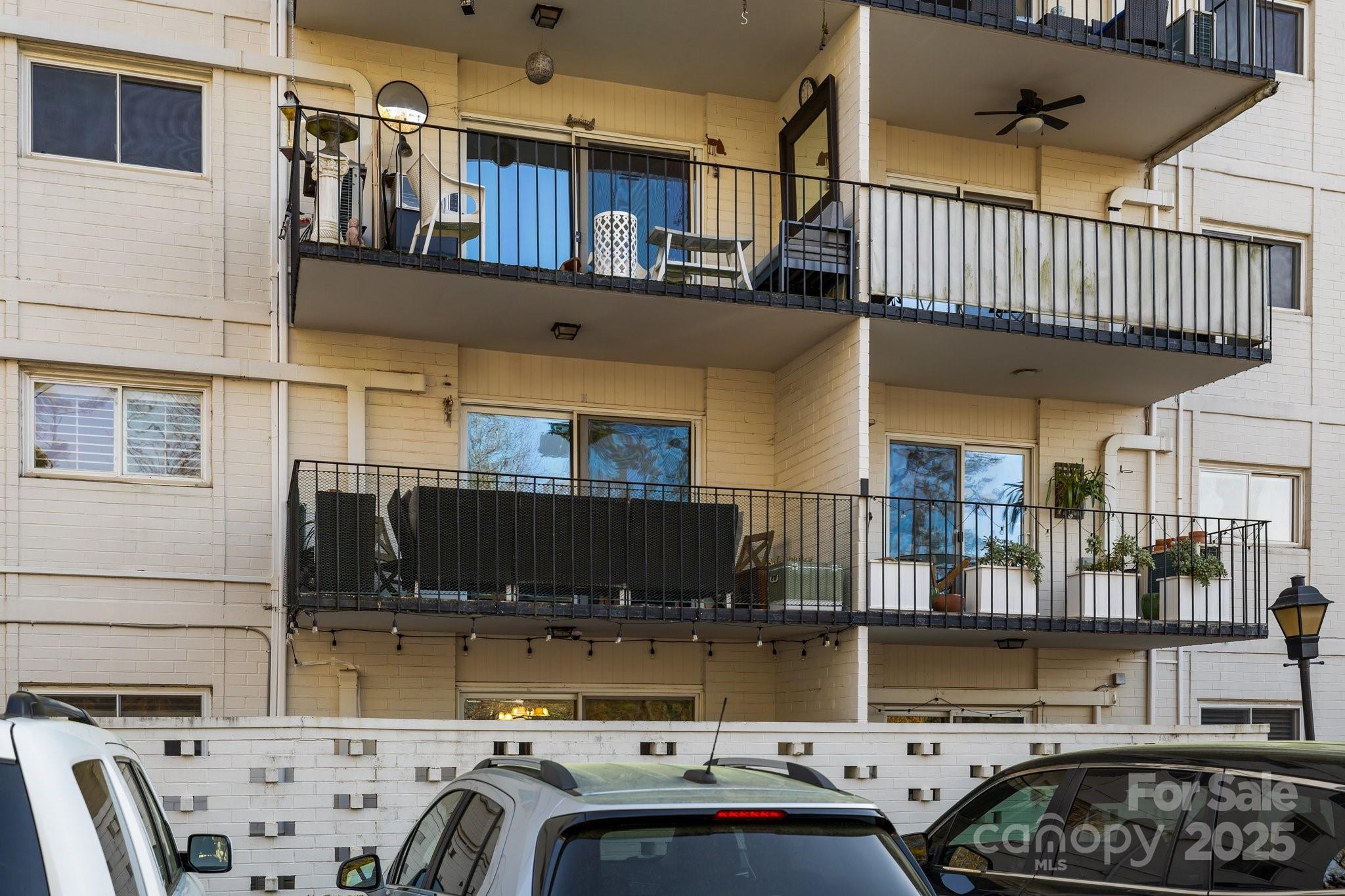 2503 Roswell Avenue Unit: 208