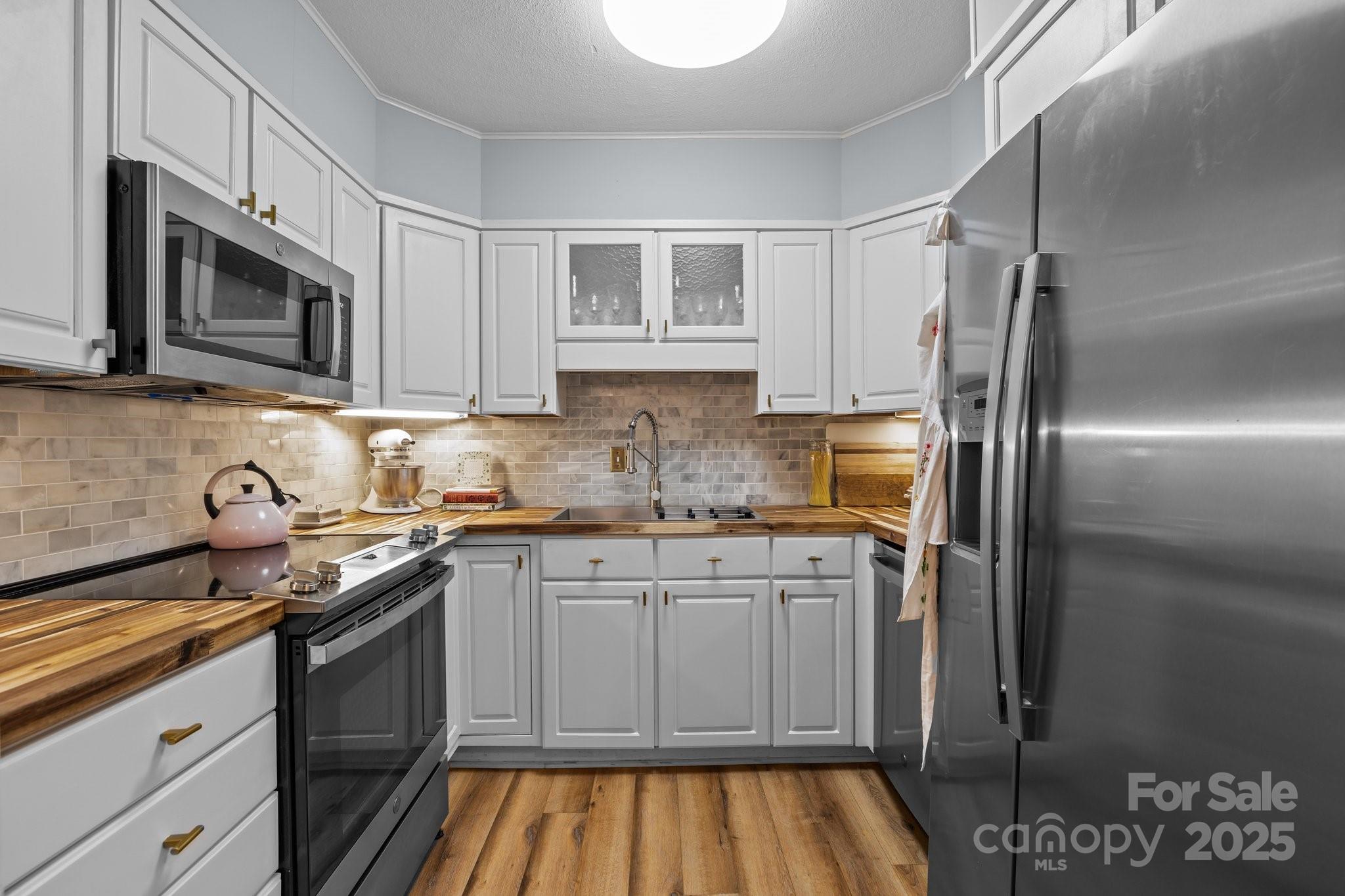 2503 Roswell Avenue Unit: 208