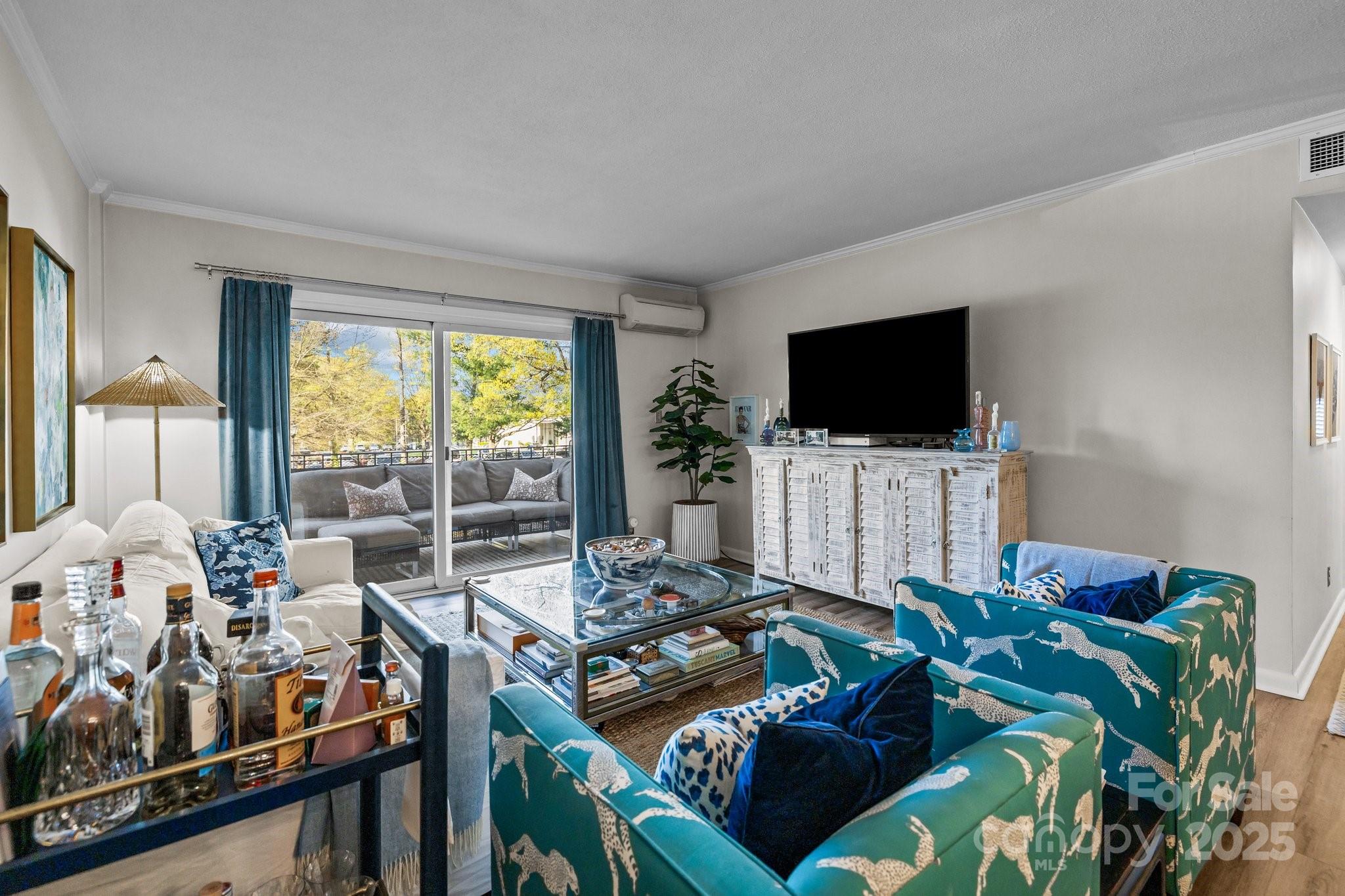 2503 Roswell Avenue Unit: 208
