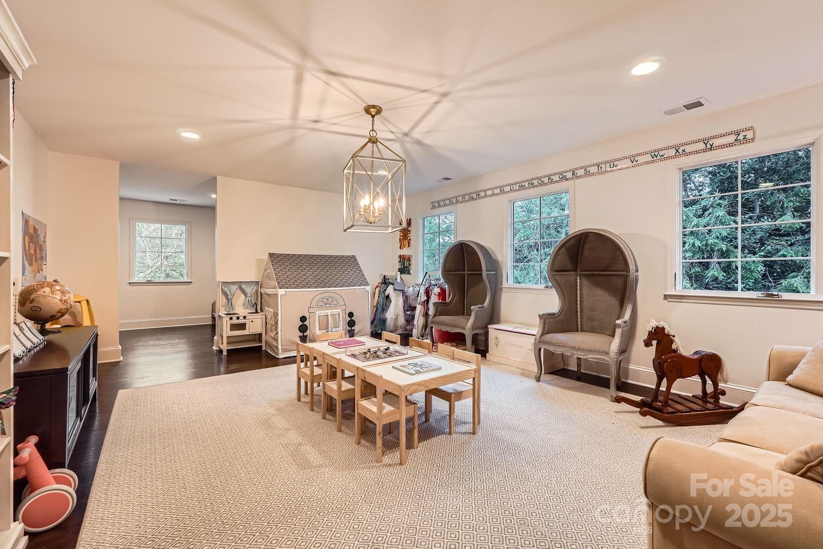 2034 Sharon Lane