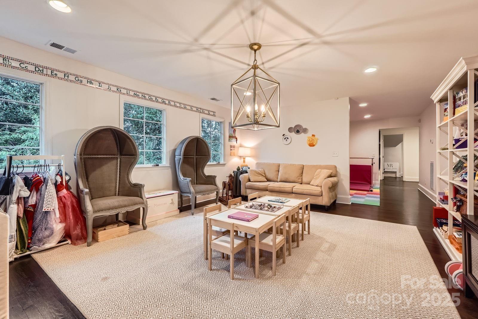 2034 Sharon Lane