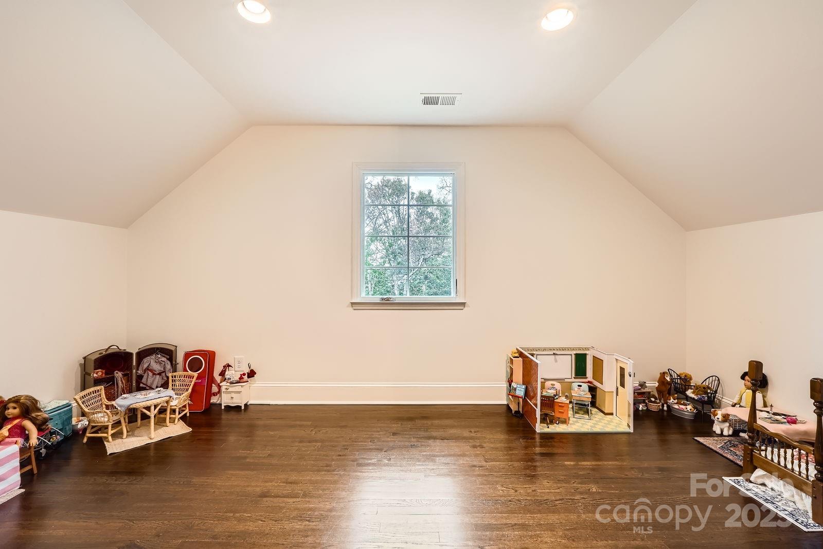 2034 Sharon Lane