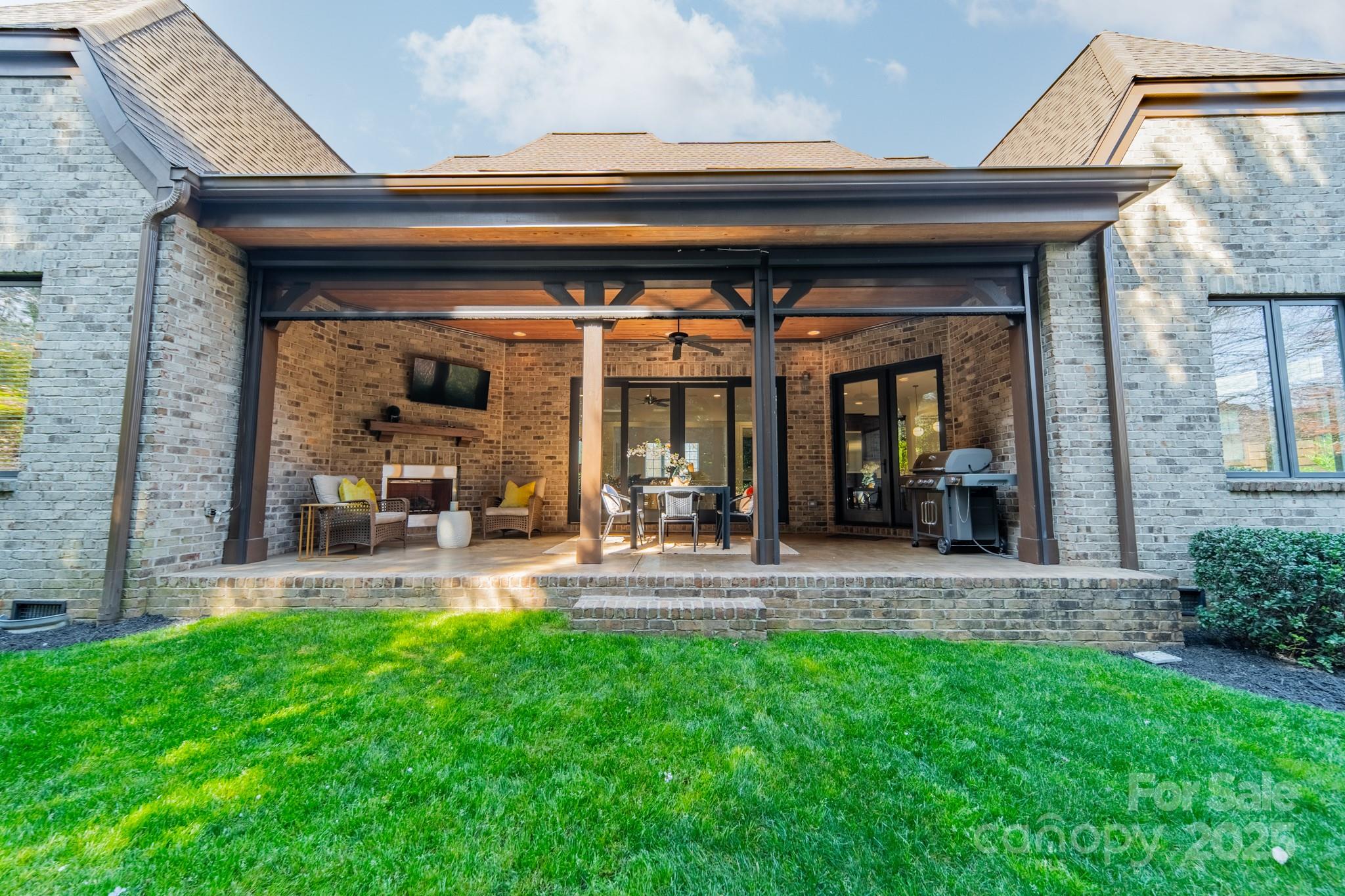 913 Dacavin Drive