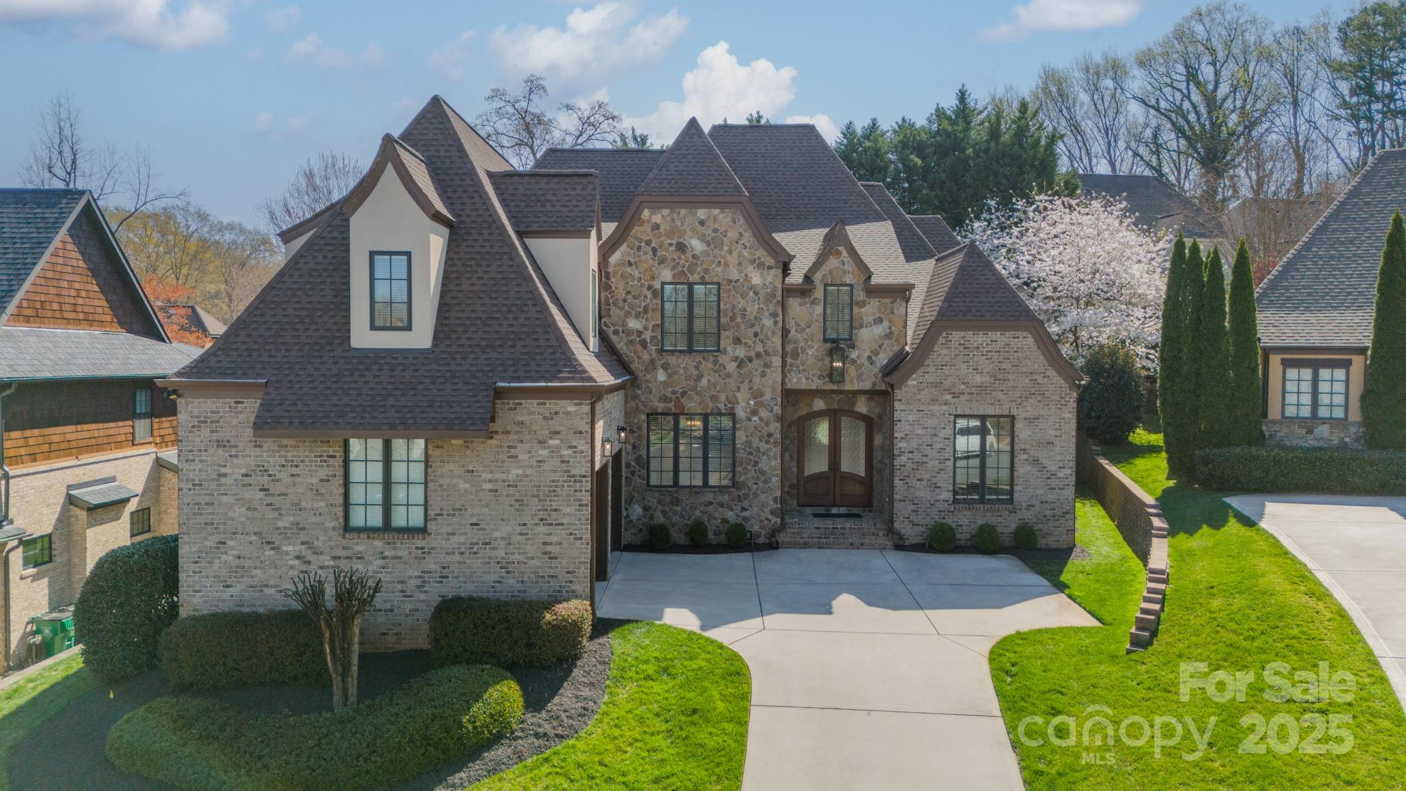 913 Dacavin Drive
