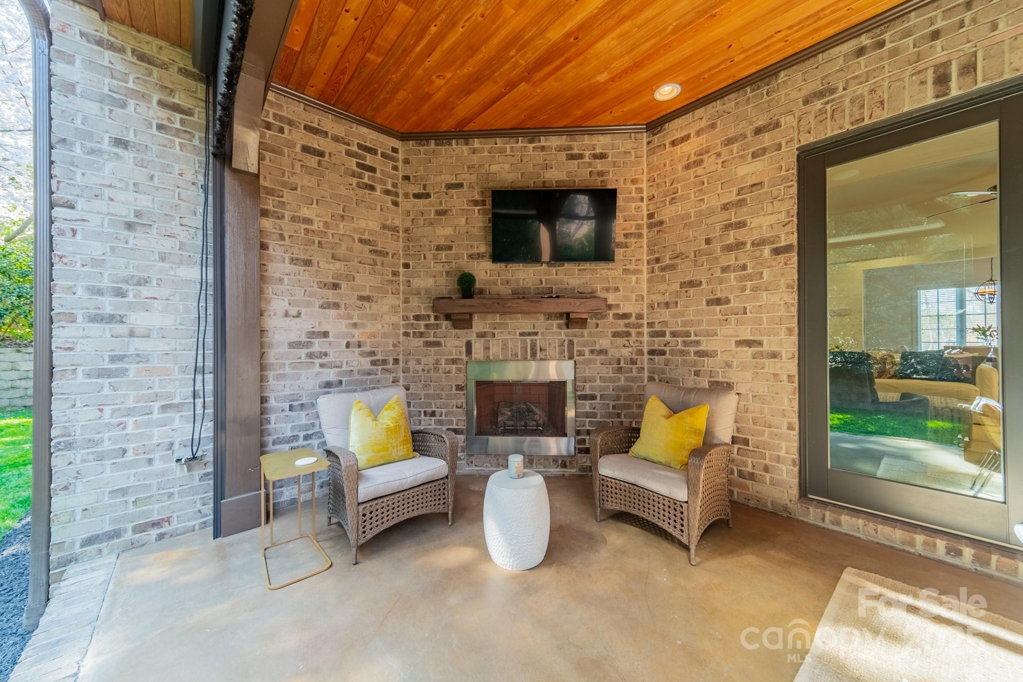 913 Dacavin Drive