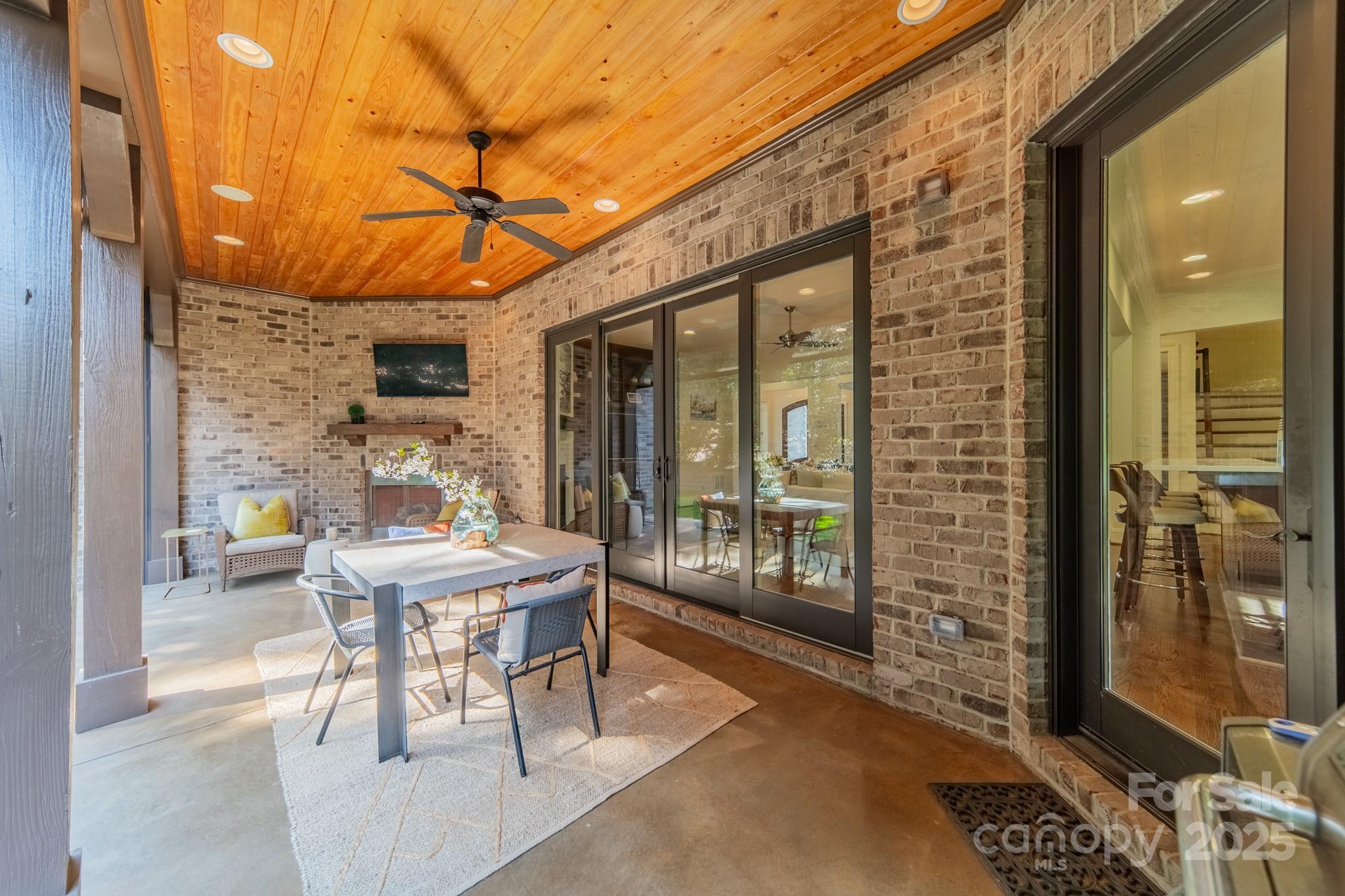 913 Dacavin Drive