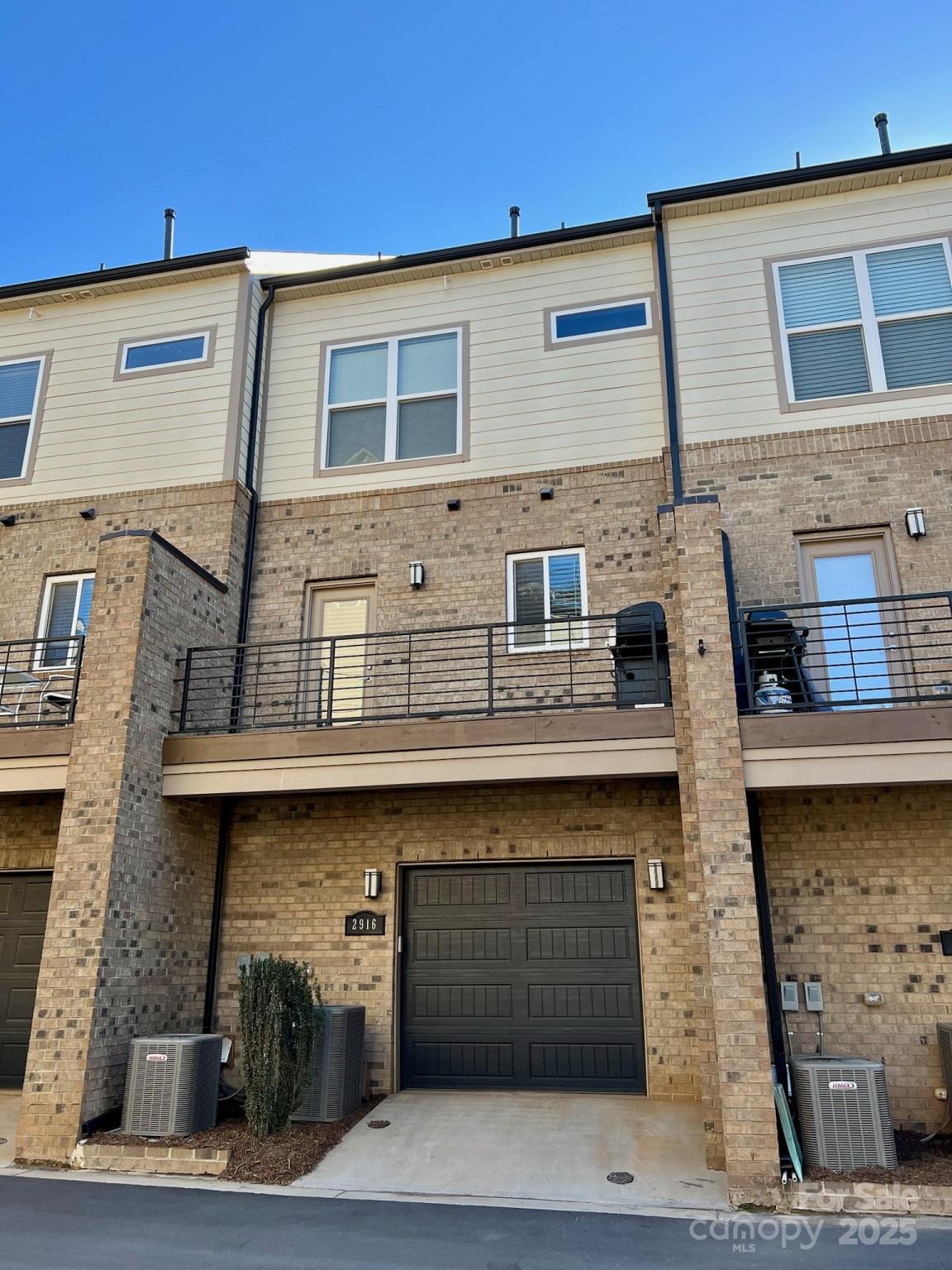 2916 Grand Union Way