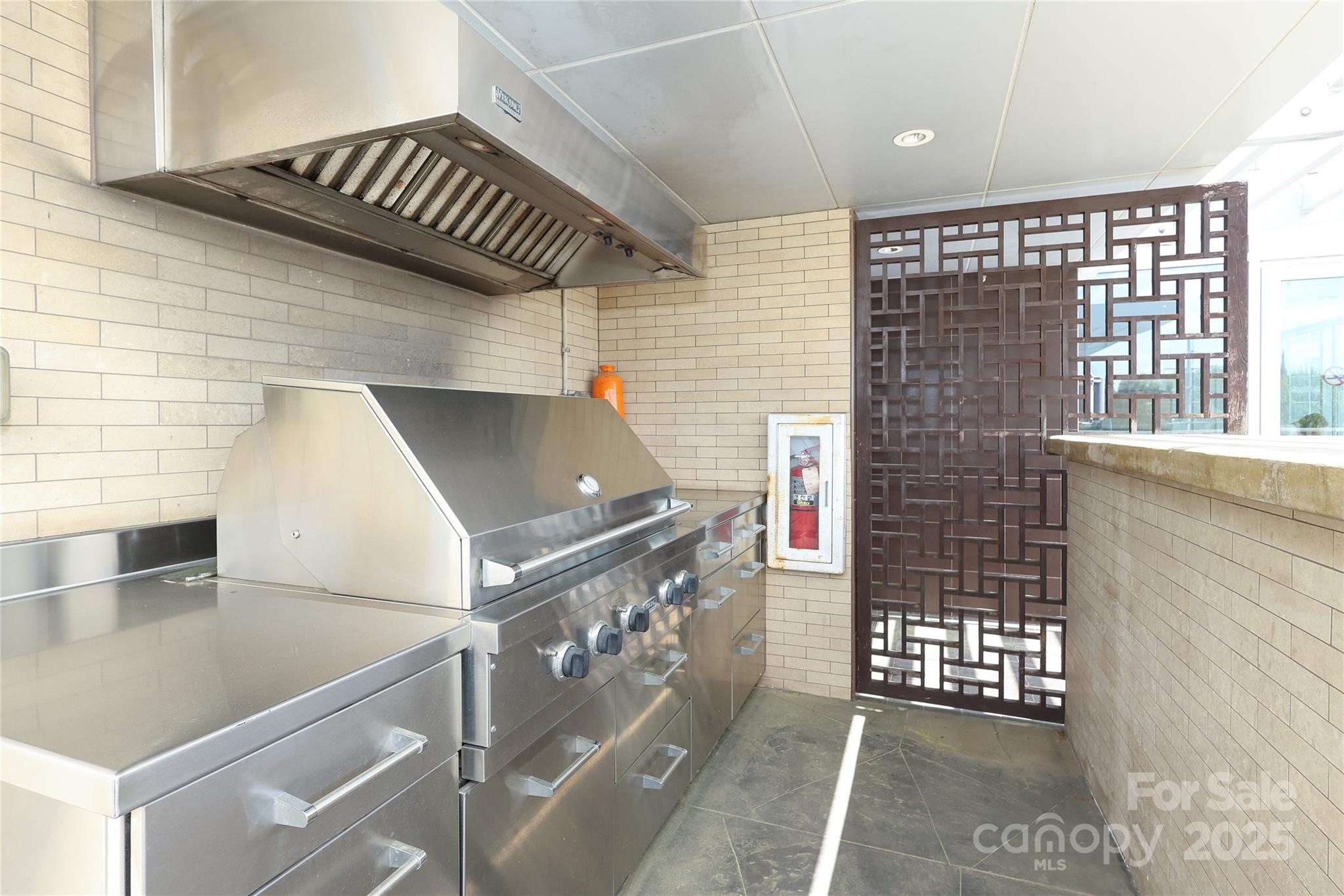 1100 Metropolitan Avenue Unit: 314