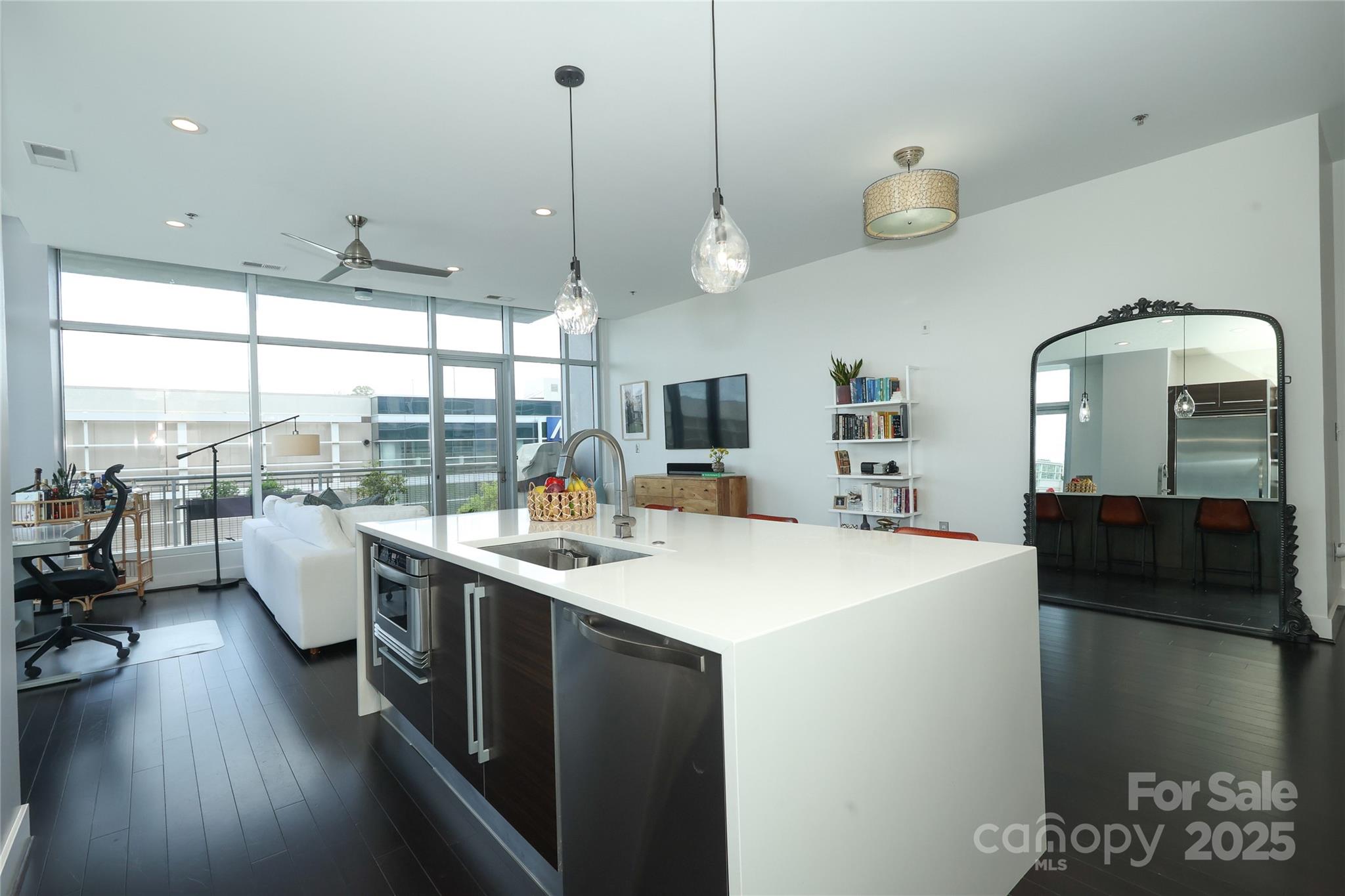 1100 Metropolitan Avenue Unit: 314