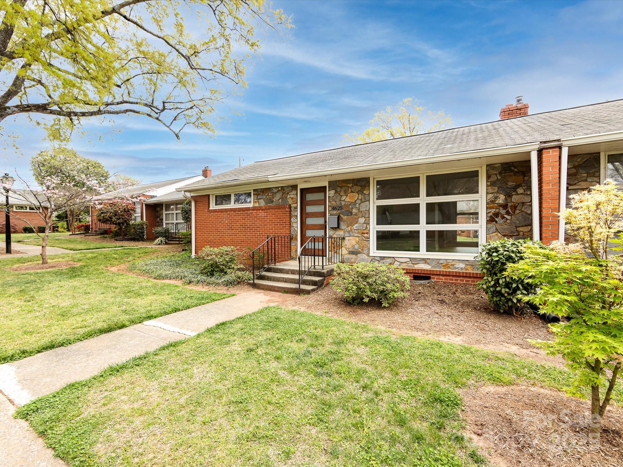 4625 Woodlark Lane
