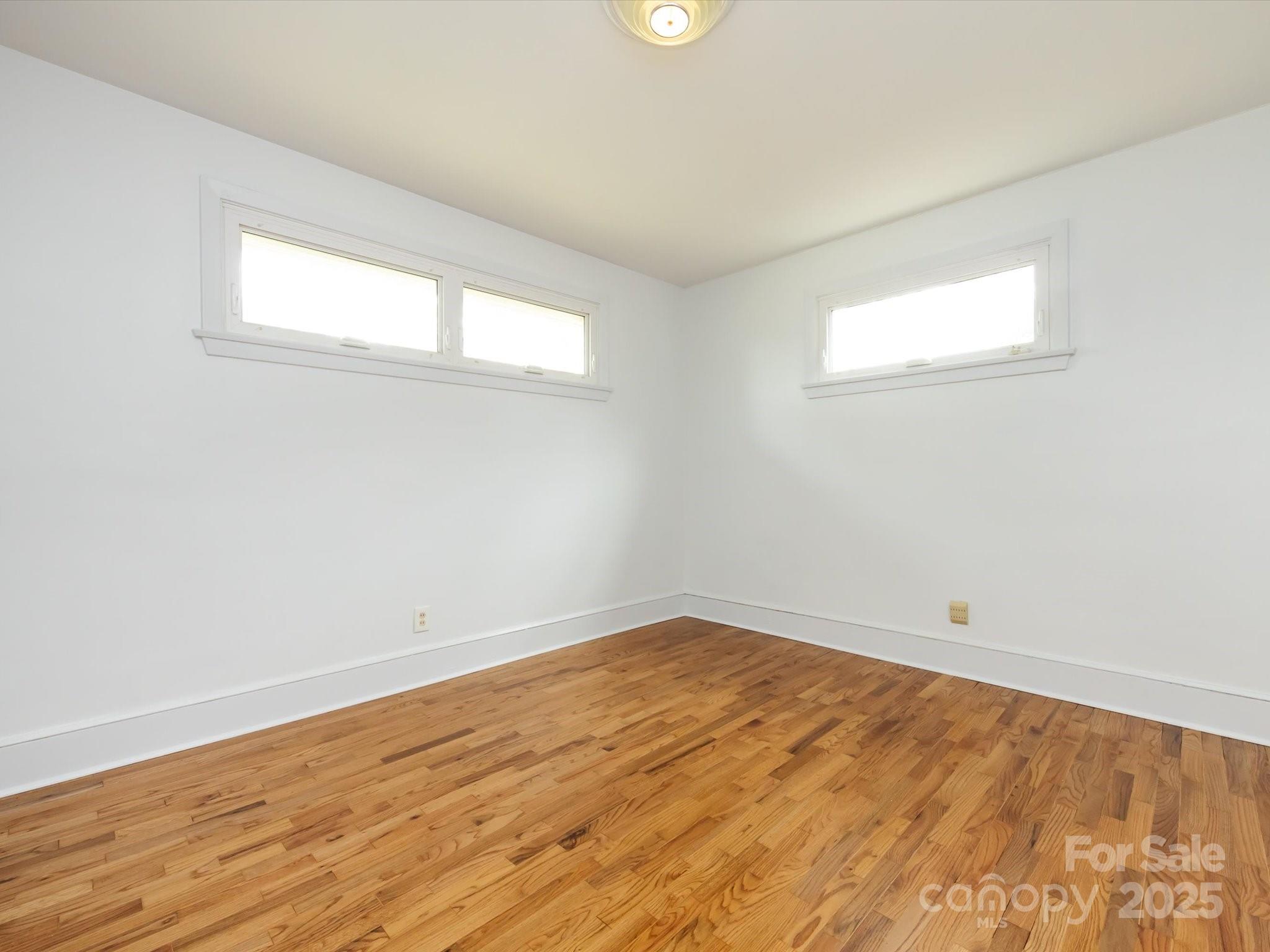 4625 Woodlark Lane