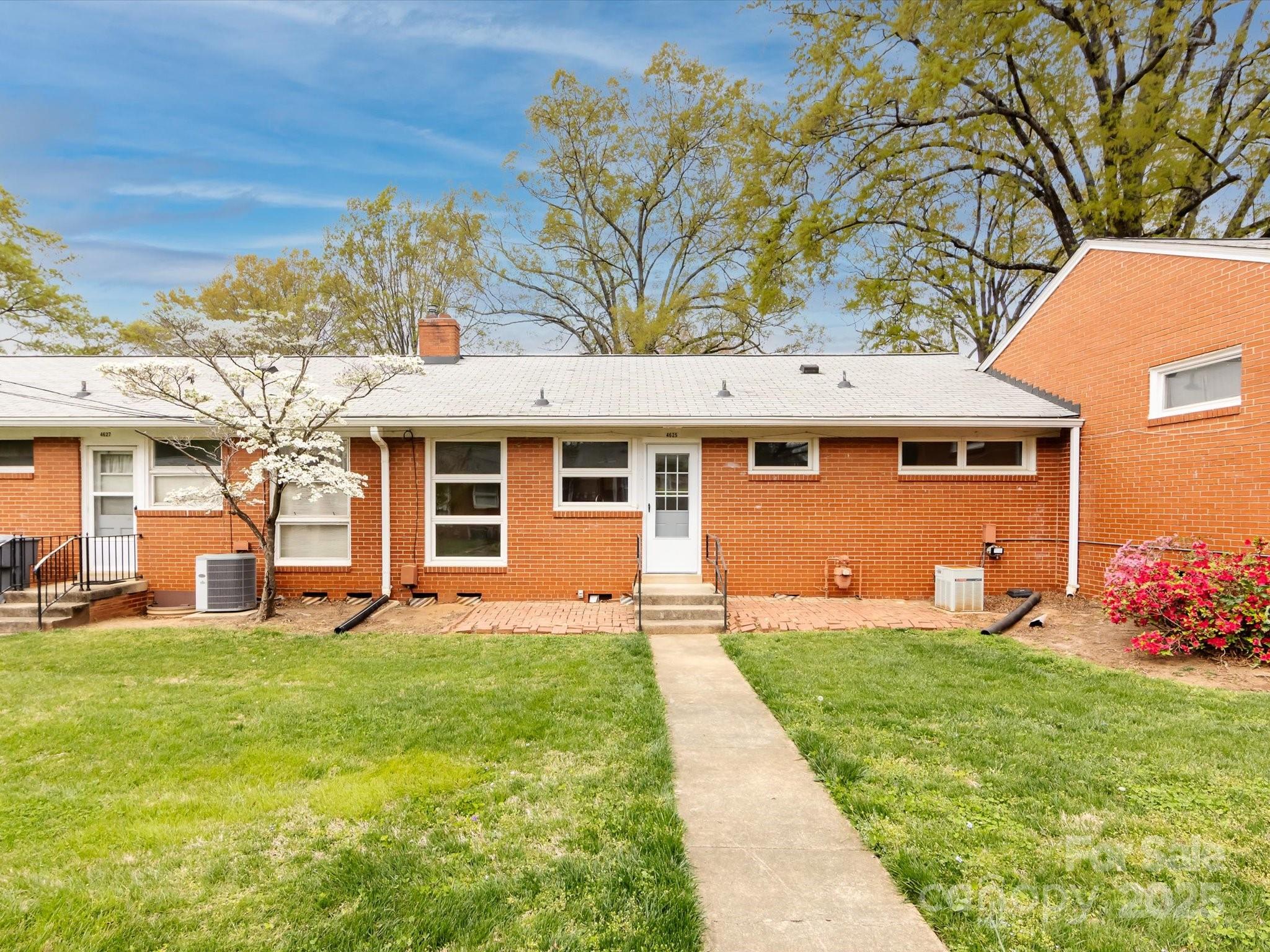 4625 Woodlark Lane