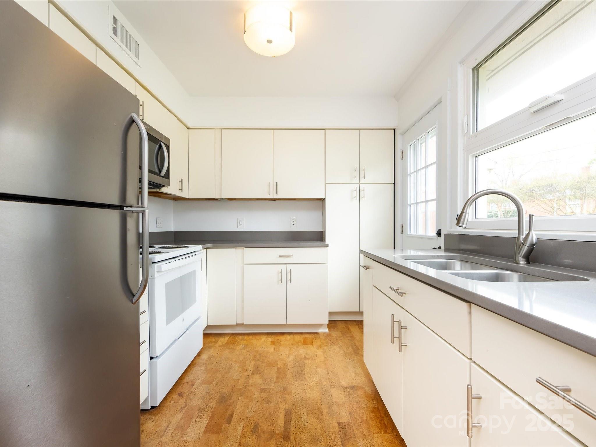 4625 Woodlark Lane