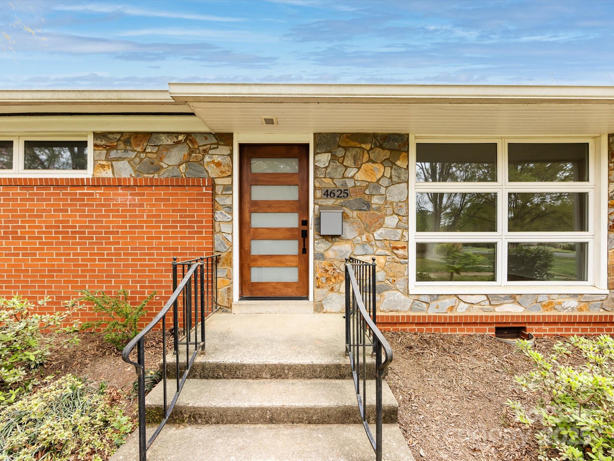 4625 Woodlark Lane