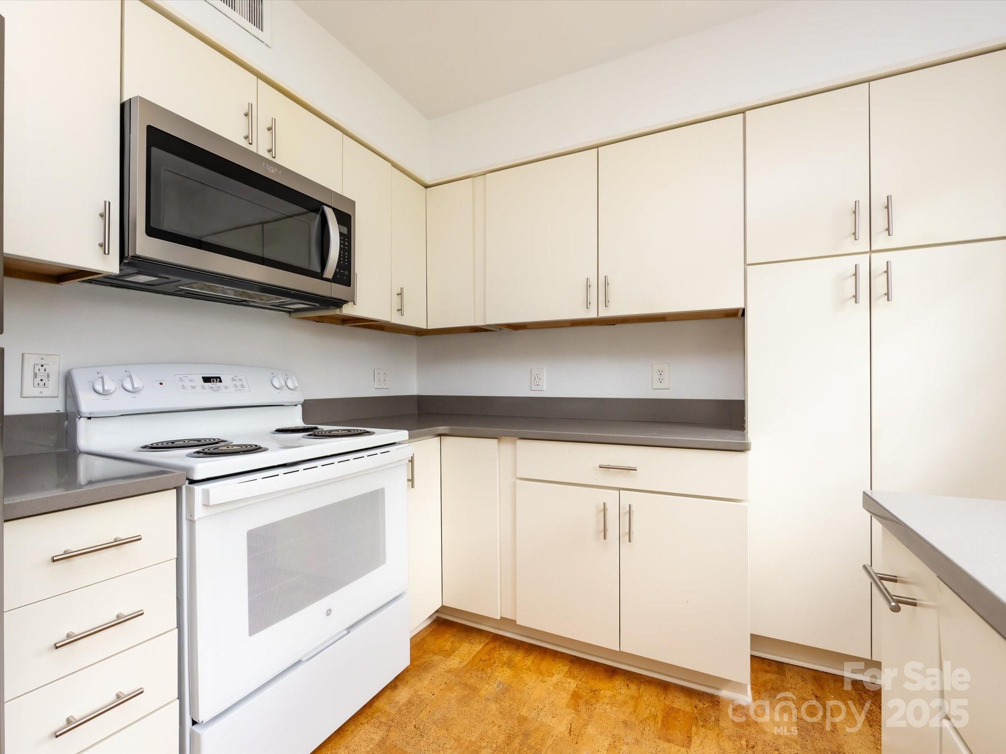 4625 Woodlark Lane