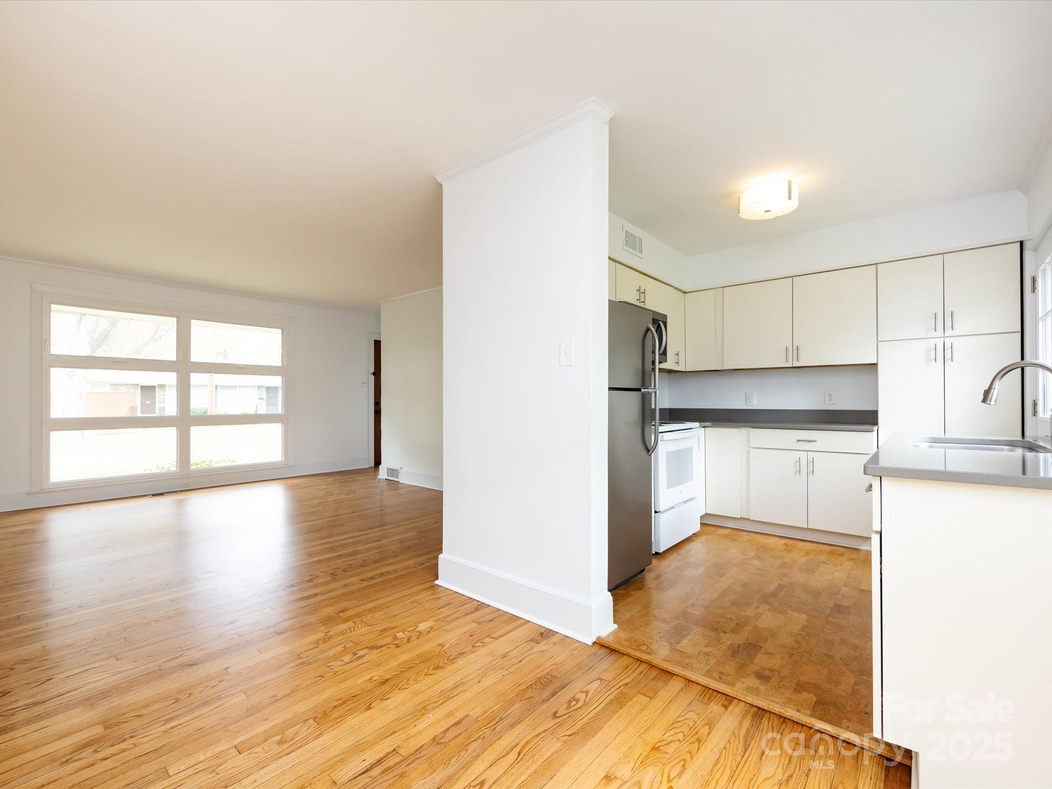 4625 Woodlark Lane