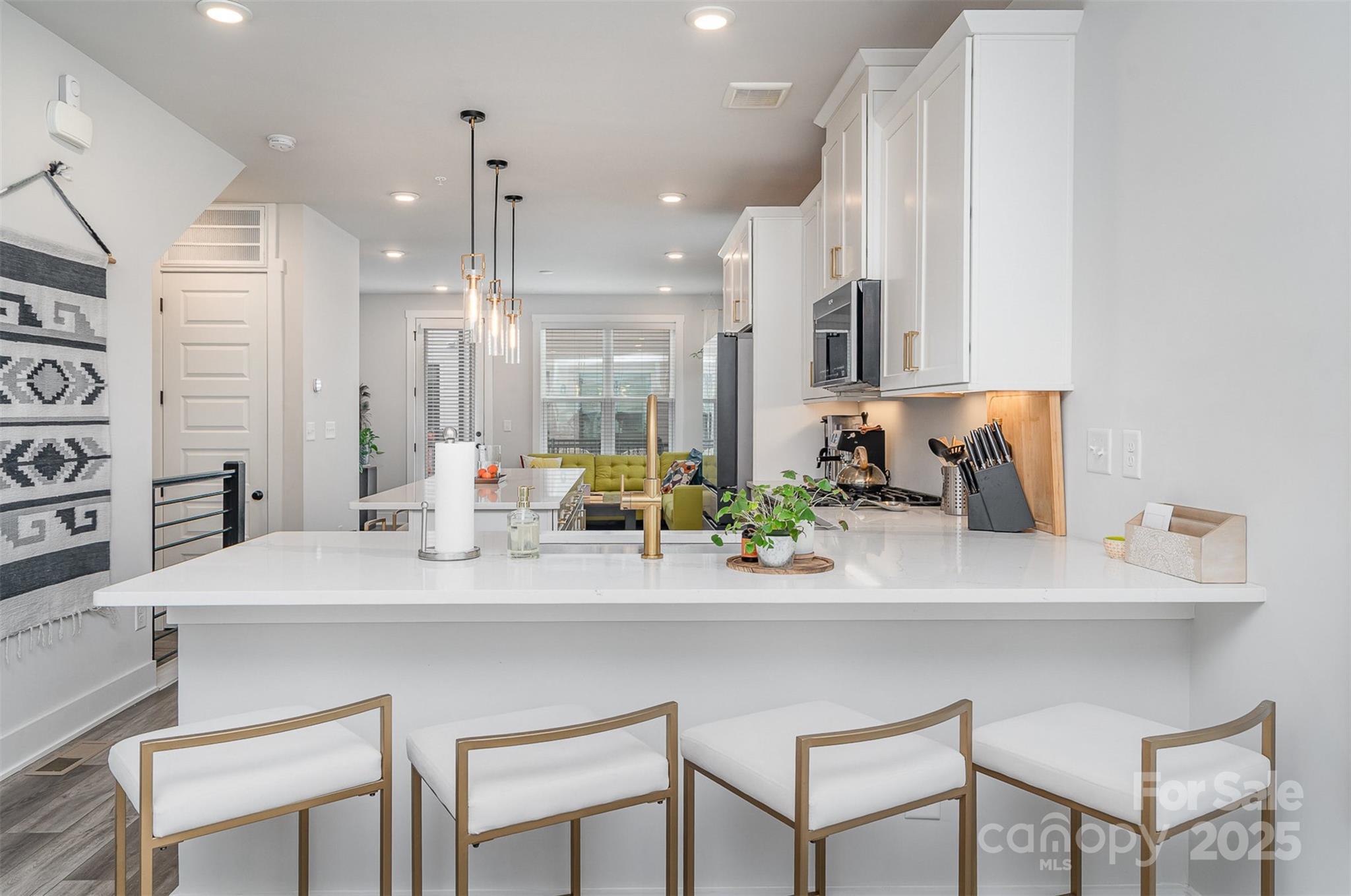 631 W Tremont Avenue