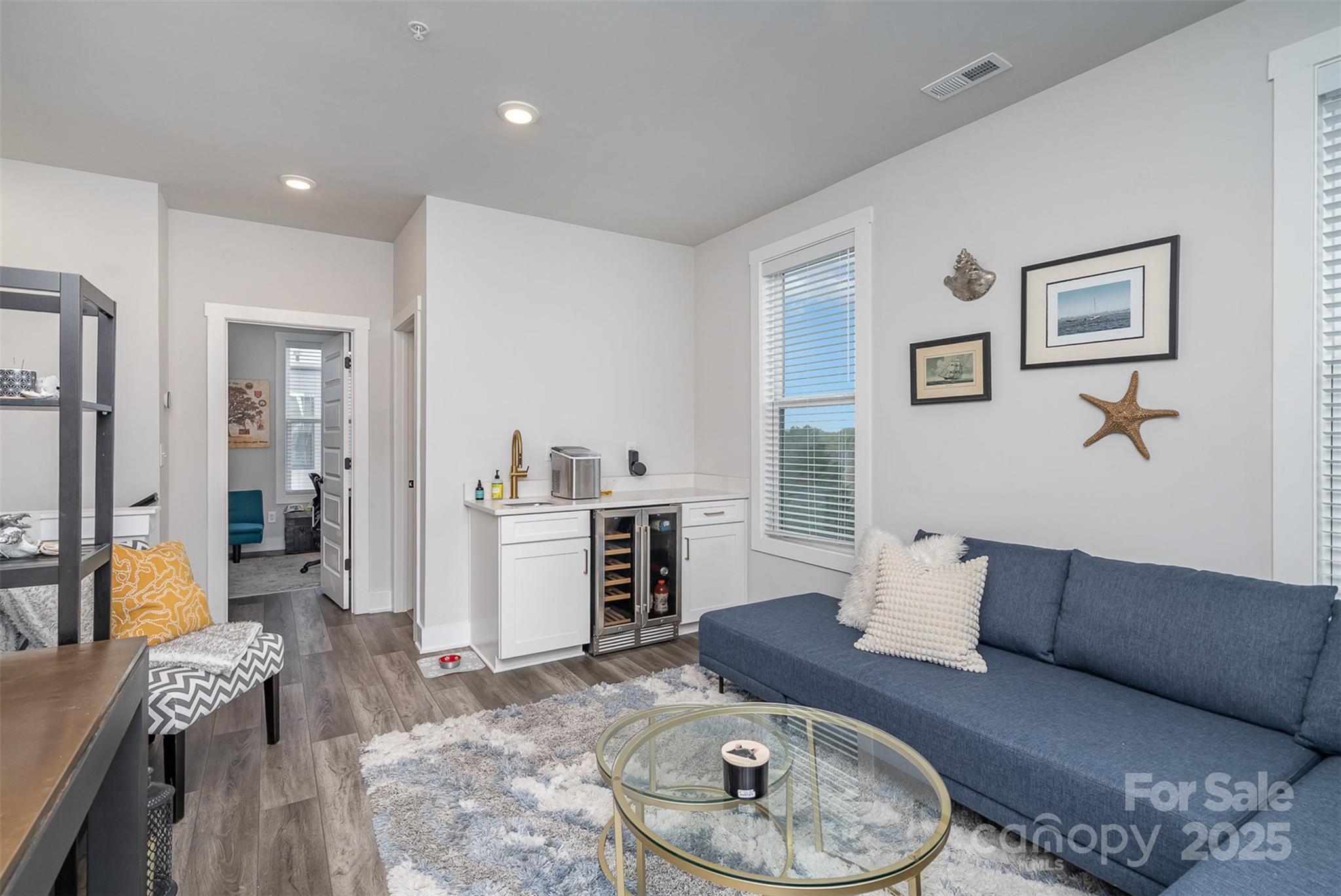 631 W Tremont Avenue