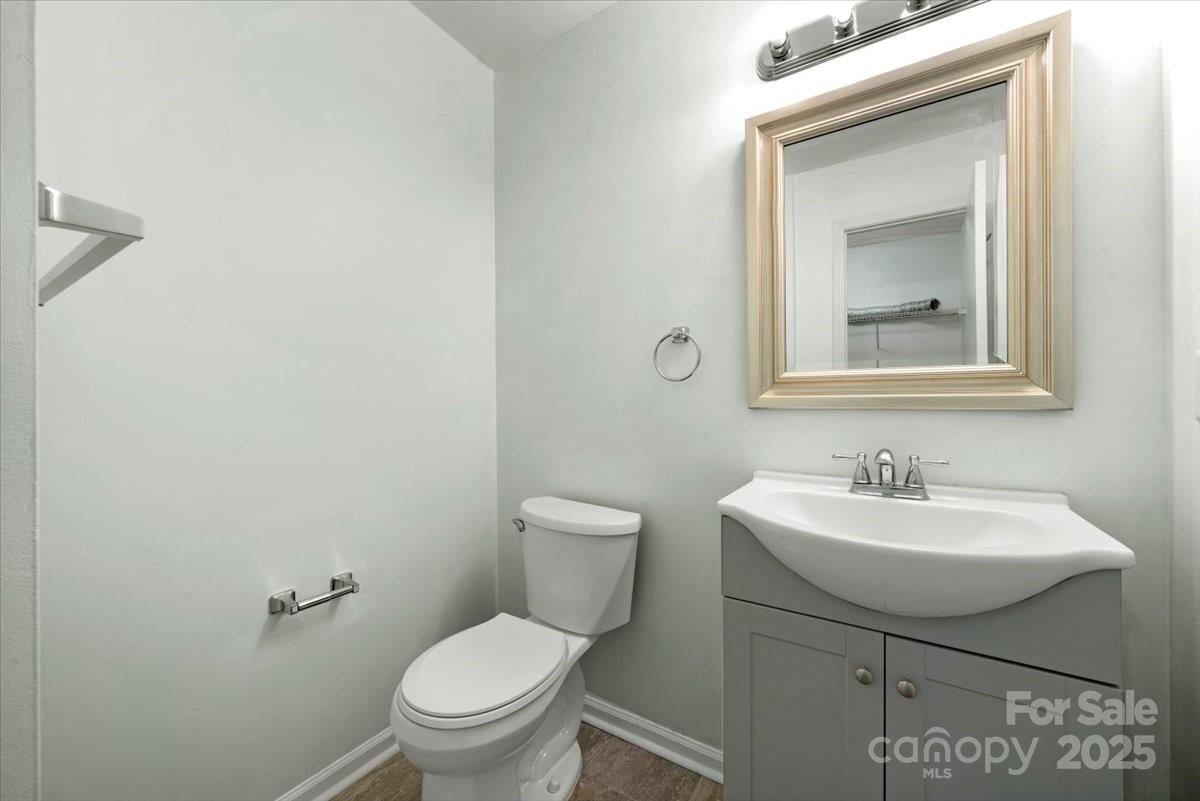 3320 Alderknoll Court