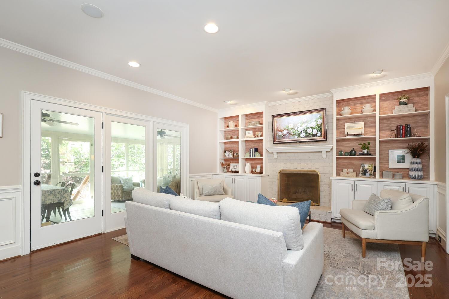 6910 Green Turtle Drive
