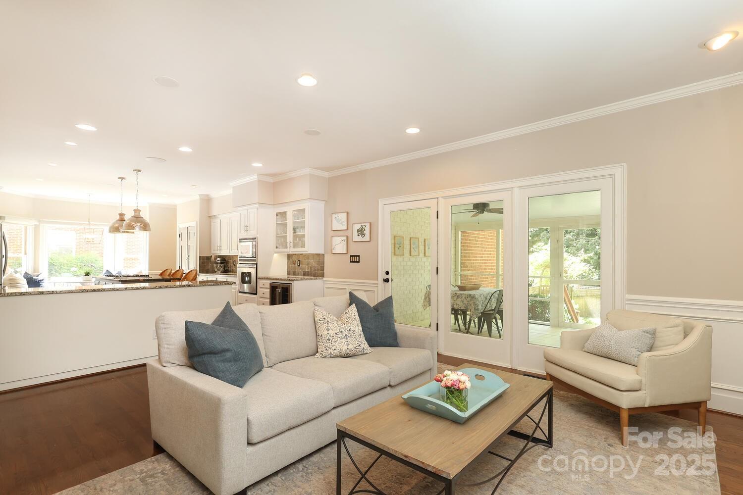 6910 Green Turtle Drive