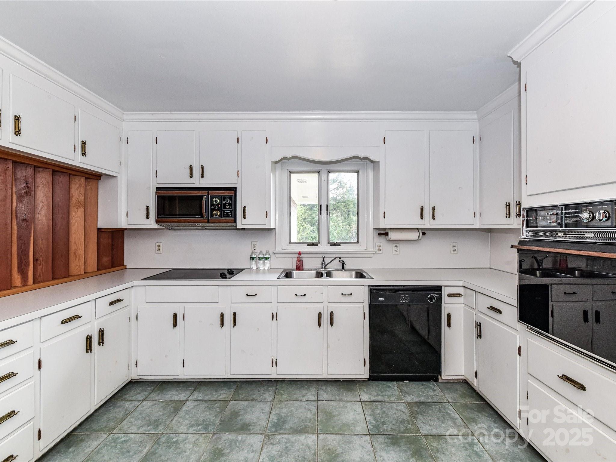 225 Enwood Drive
