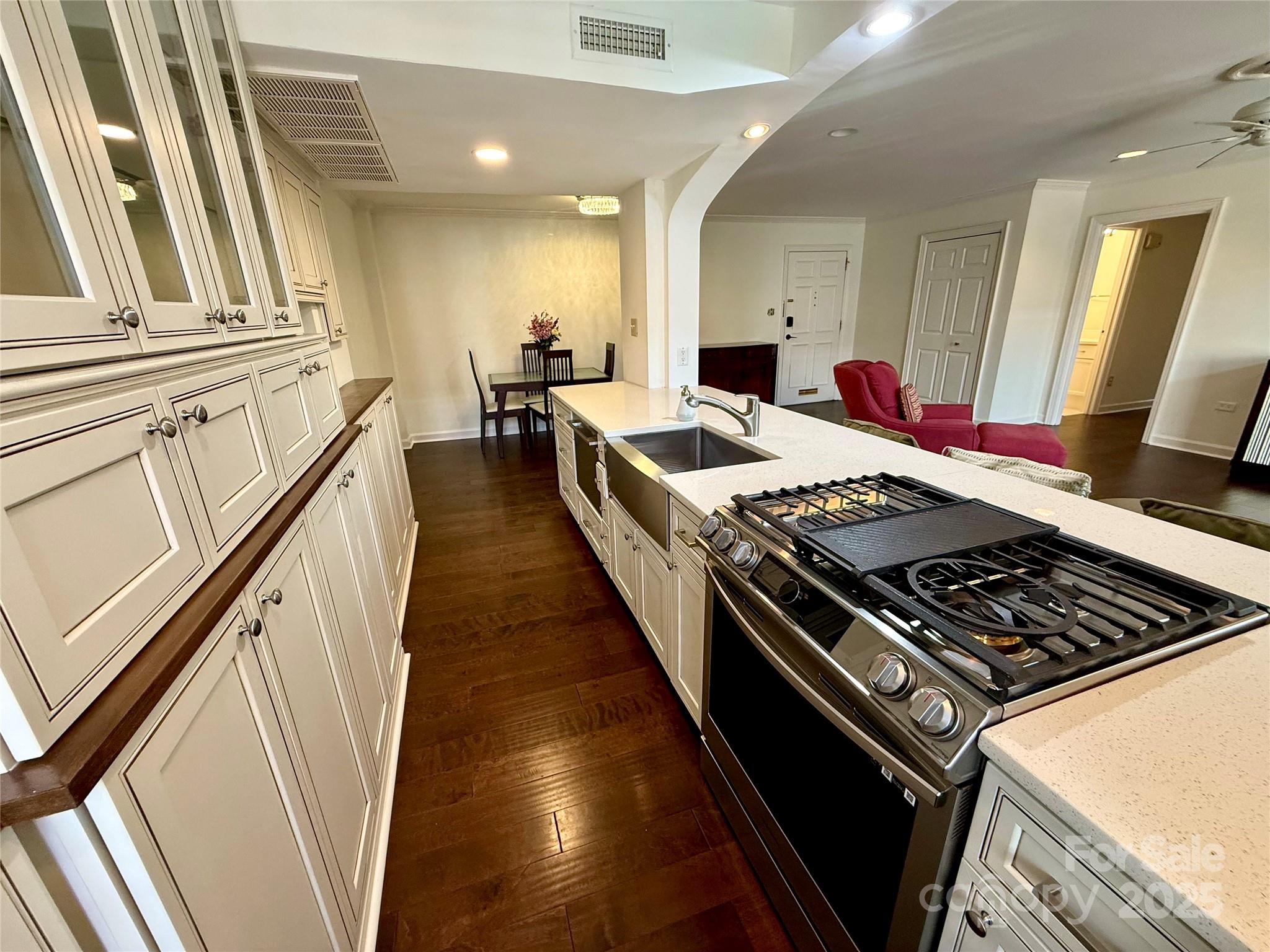 1300 Queens Road Unit: 210