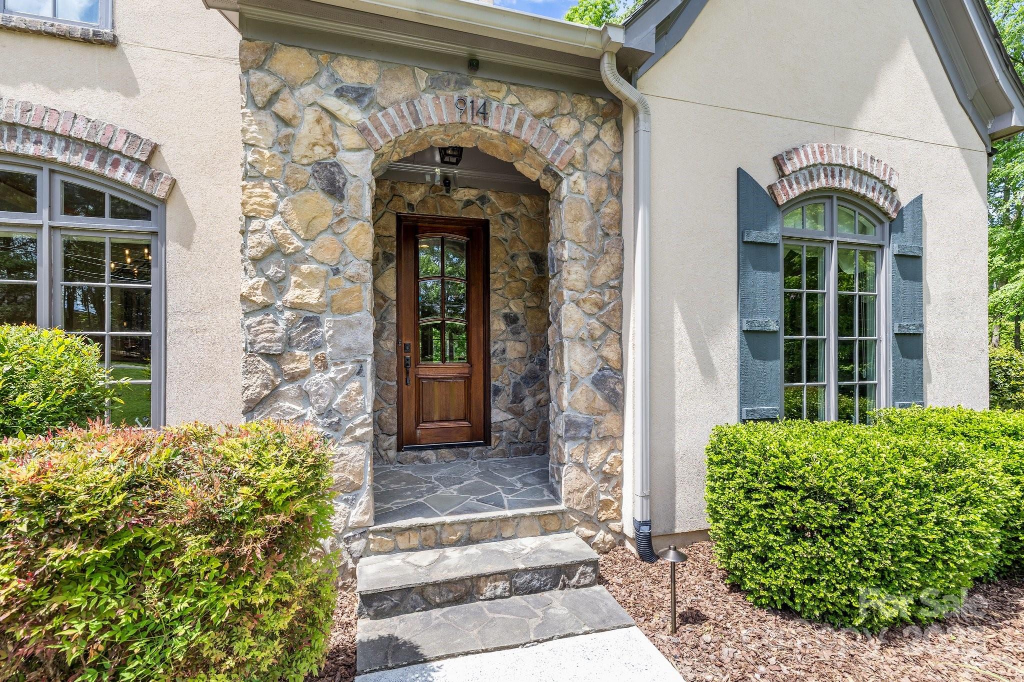 914 Elizabeth Lane