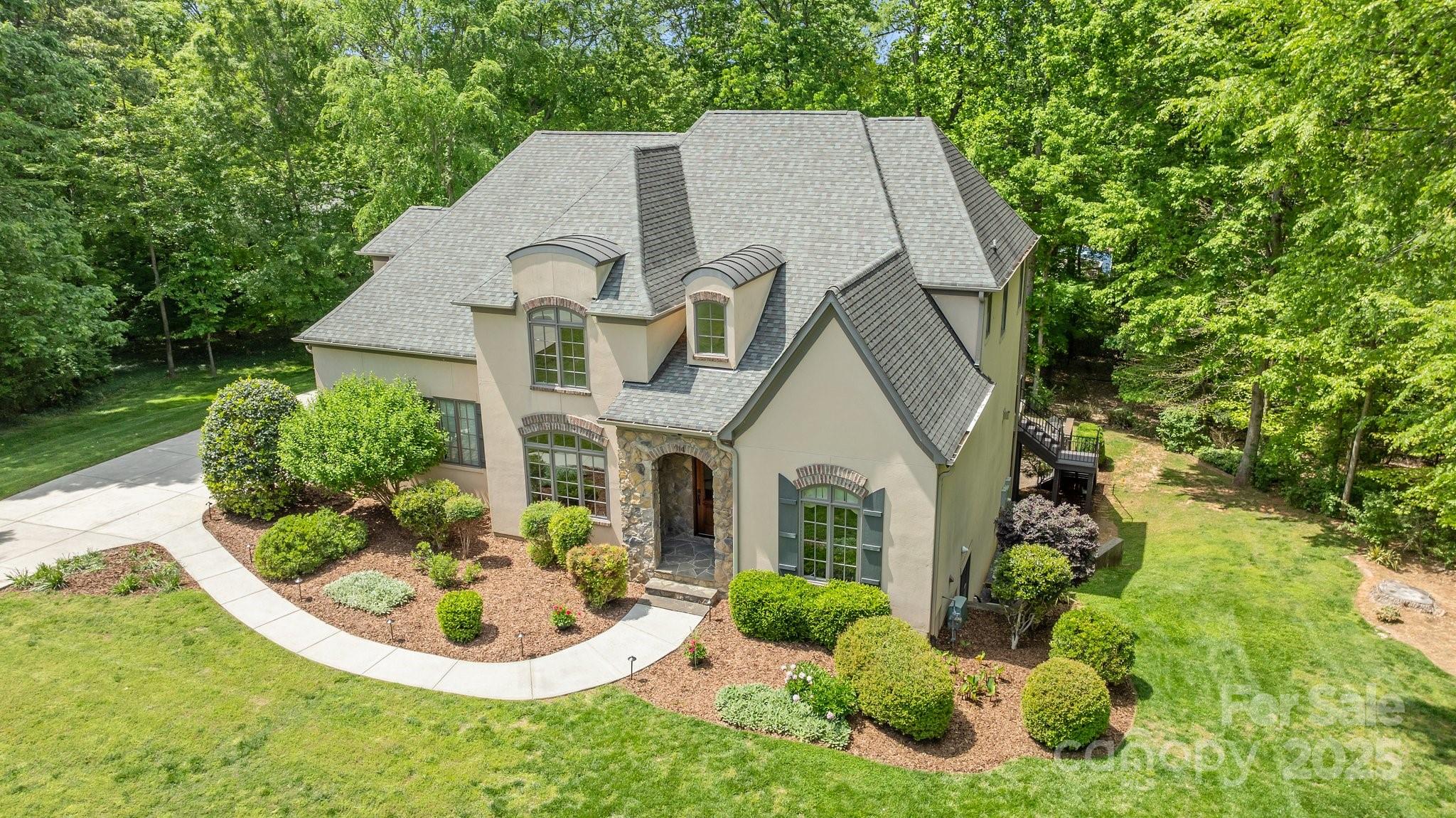 914 Elizabeth Lane