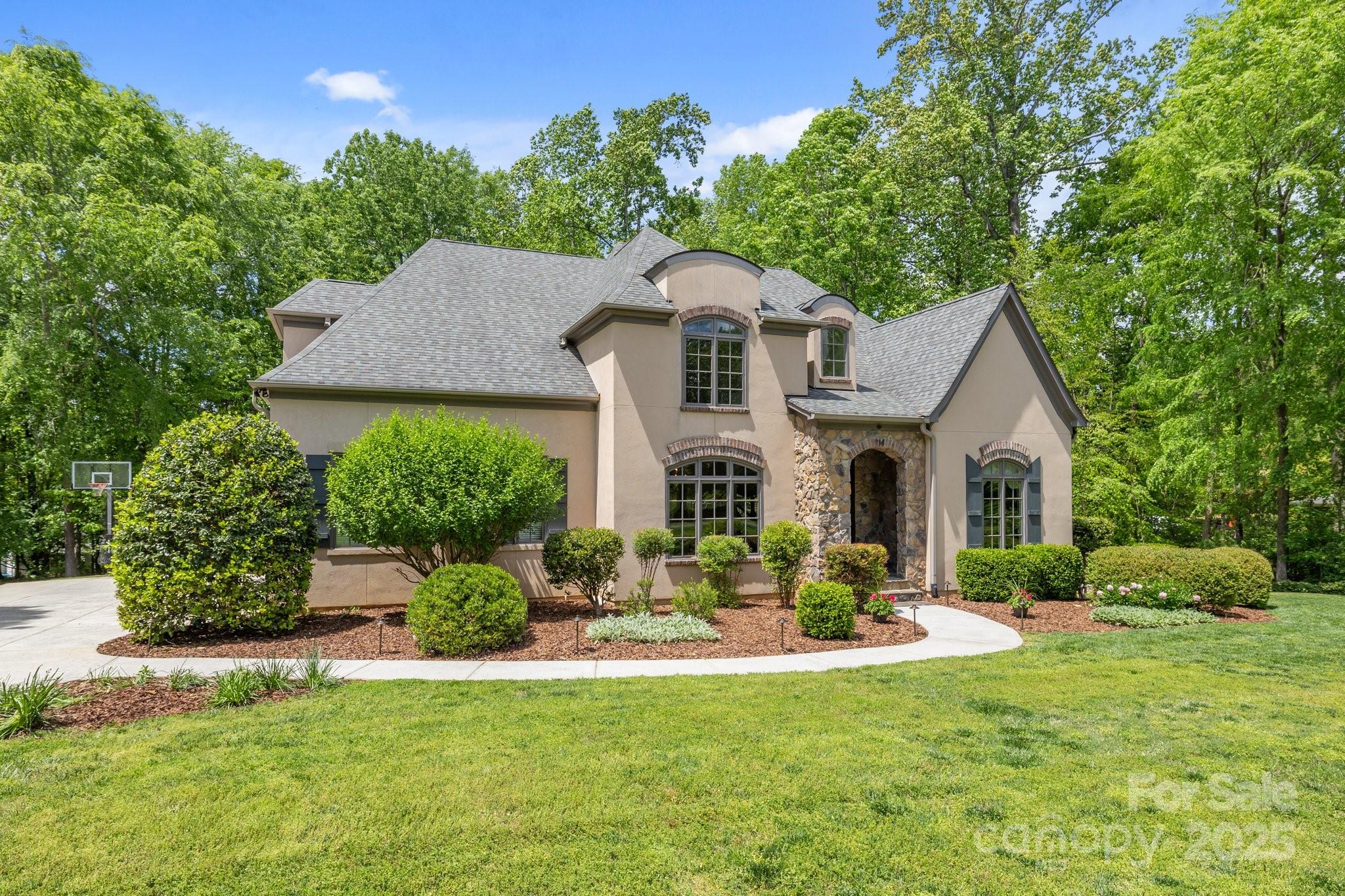 914 Elizabeth Lane