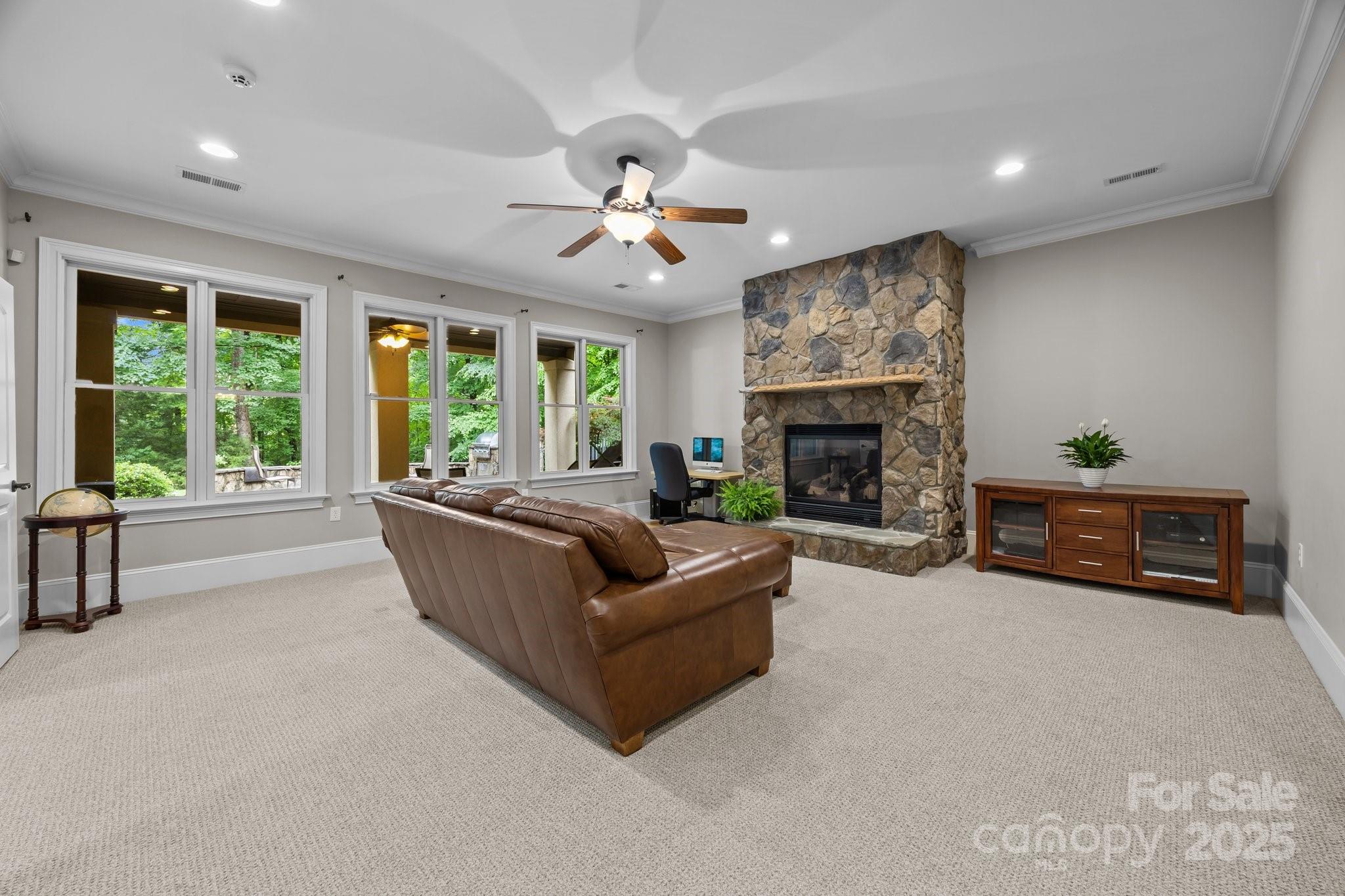 914 Elizabeth Lane