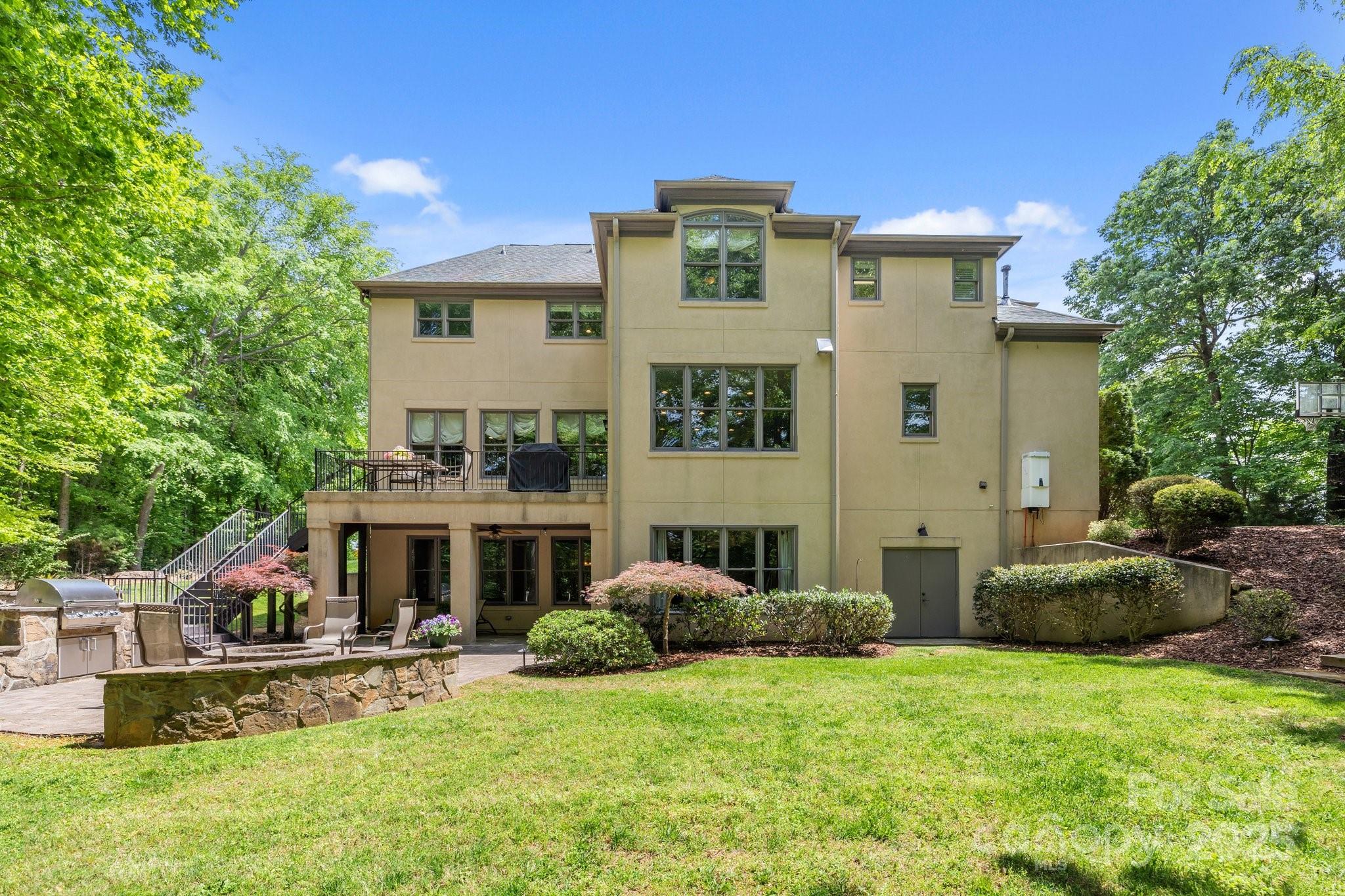 914 Elizabeth Lane