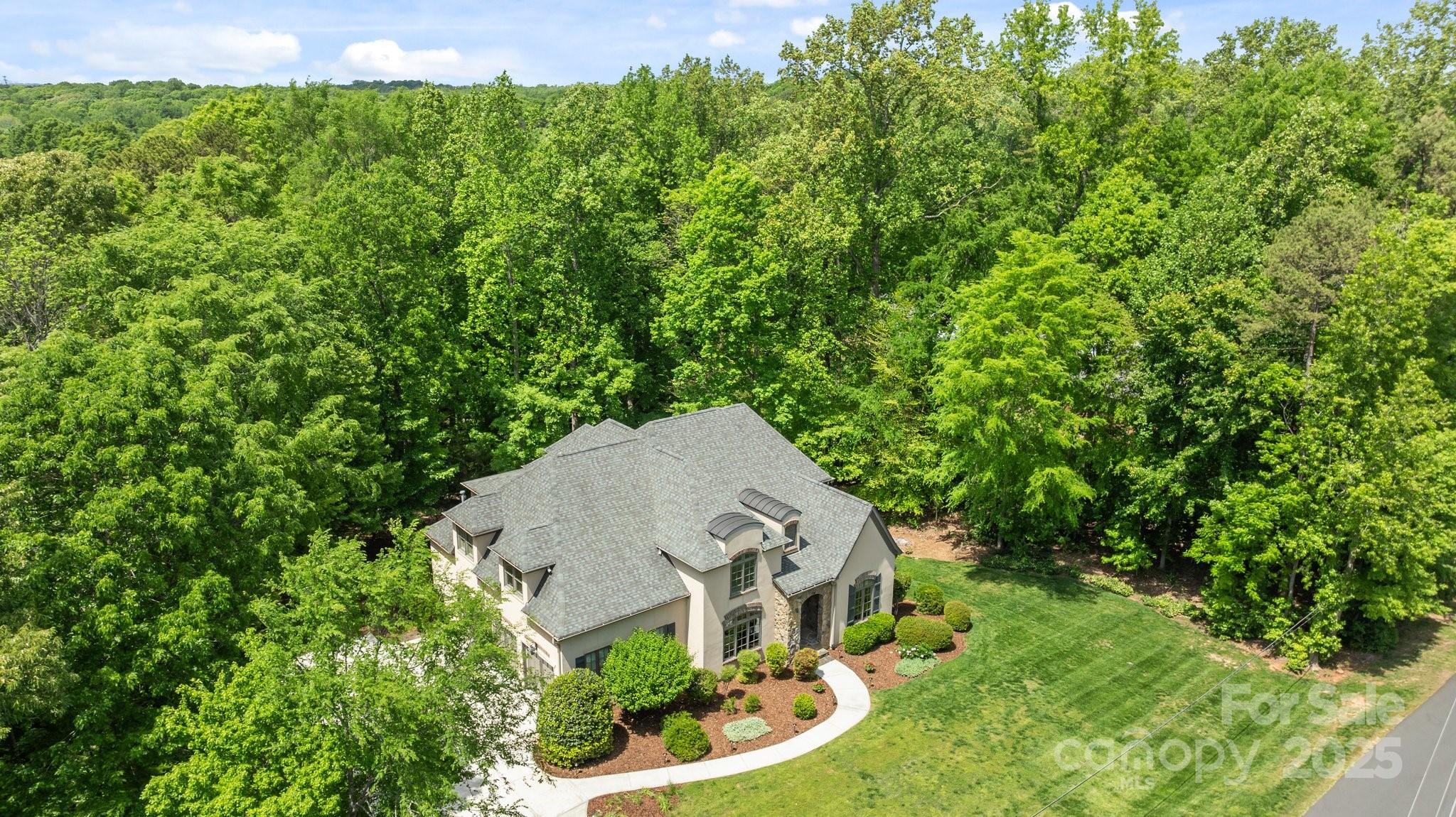 914 Elizabeth Lane
