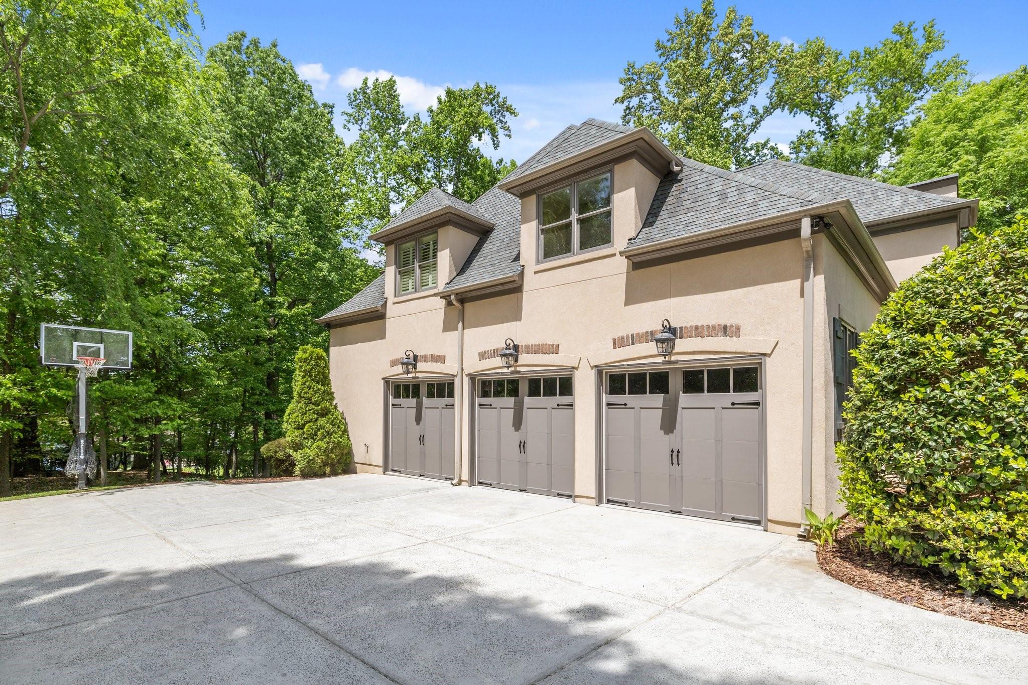 914 Elizabeth Lane