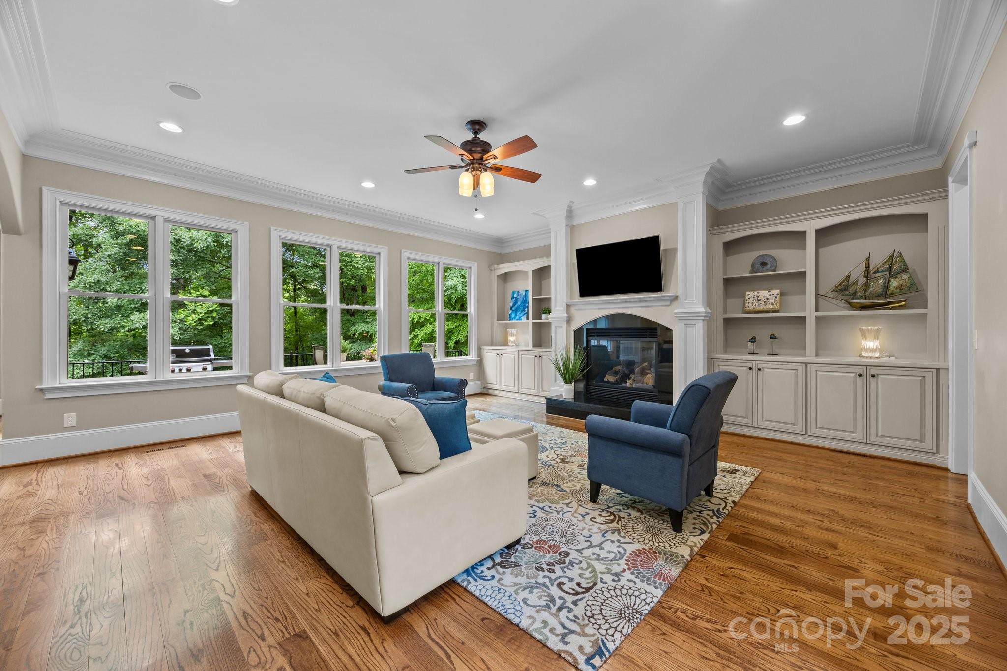 914 Elizabeth Lane