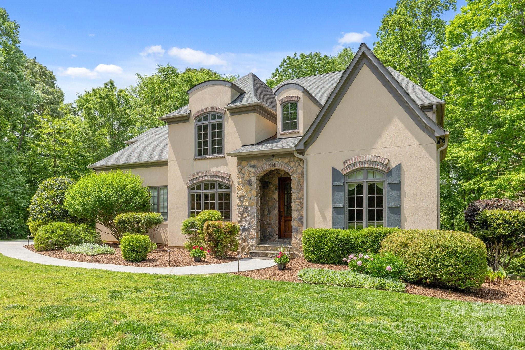 914 Elizabeth Lane
