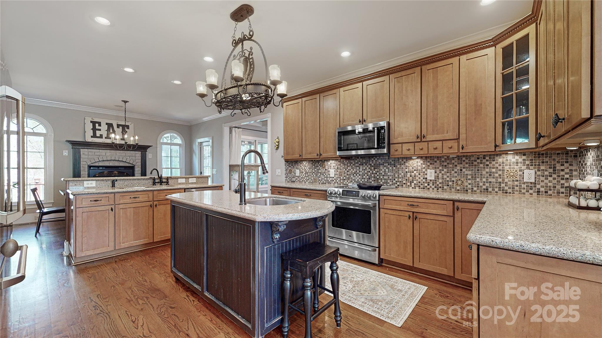 305 Caledonia Way